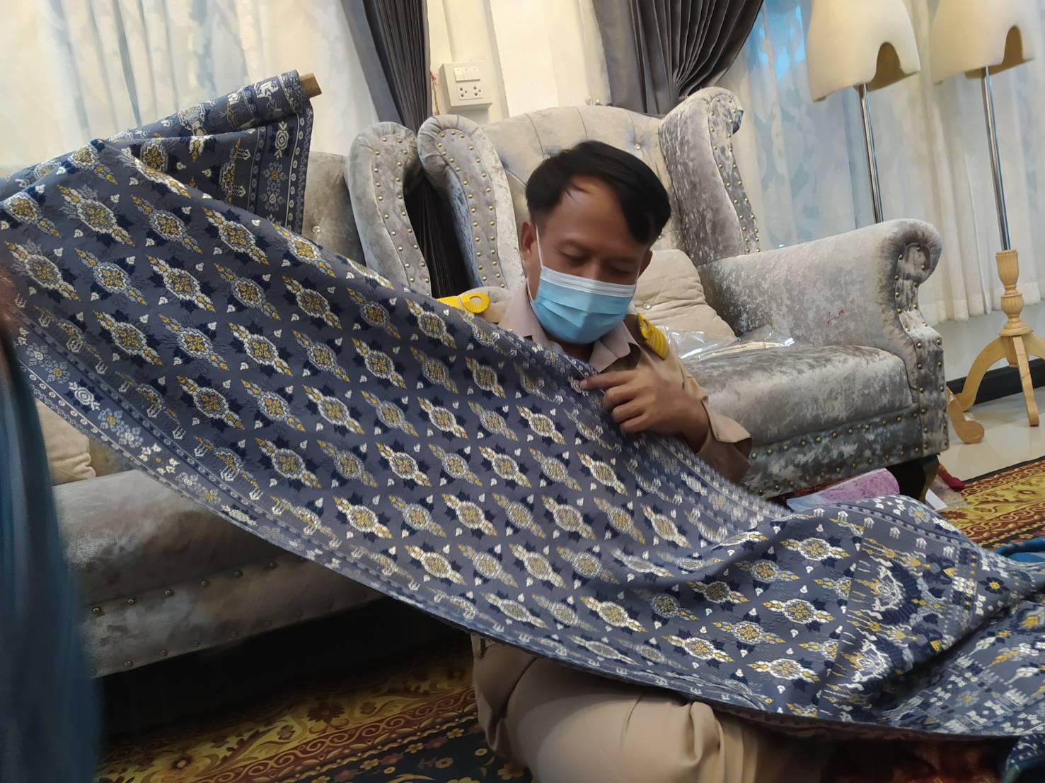 พช.สกลนคร ลงพื้นที่ ติดตามสนับสนุนการพัฒนาผลิตภัณฑ์ โครงการส่งเสริมเครือข่ายองค์ความรู้ KBO  (Knowledge – Based OTOP) จังหวัดสกลนคร
