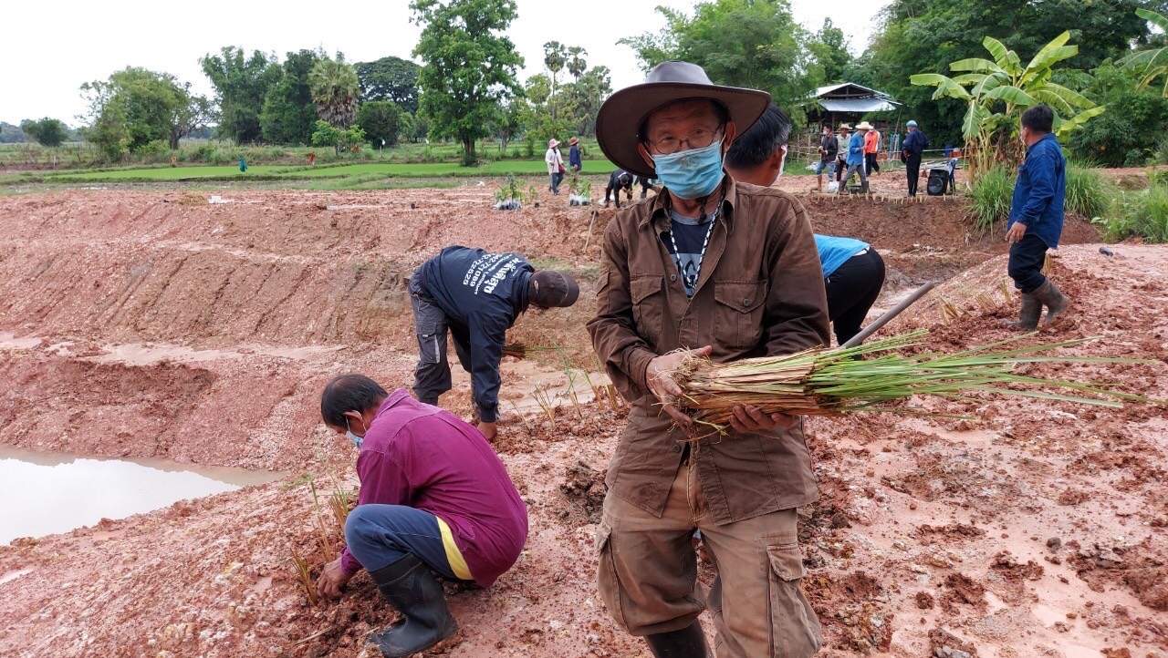 พช.วานรนิวาส เอามื้อสามัคคี สร้างการเรียนรู้ หิ้วปิ่นโต กินข้าวโฮมกัน