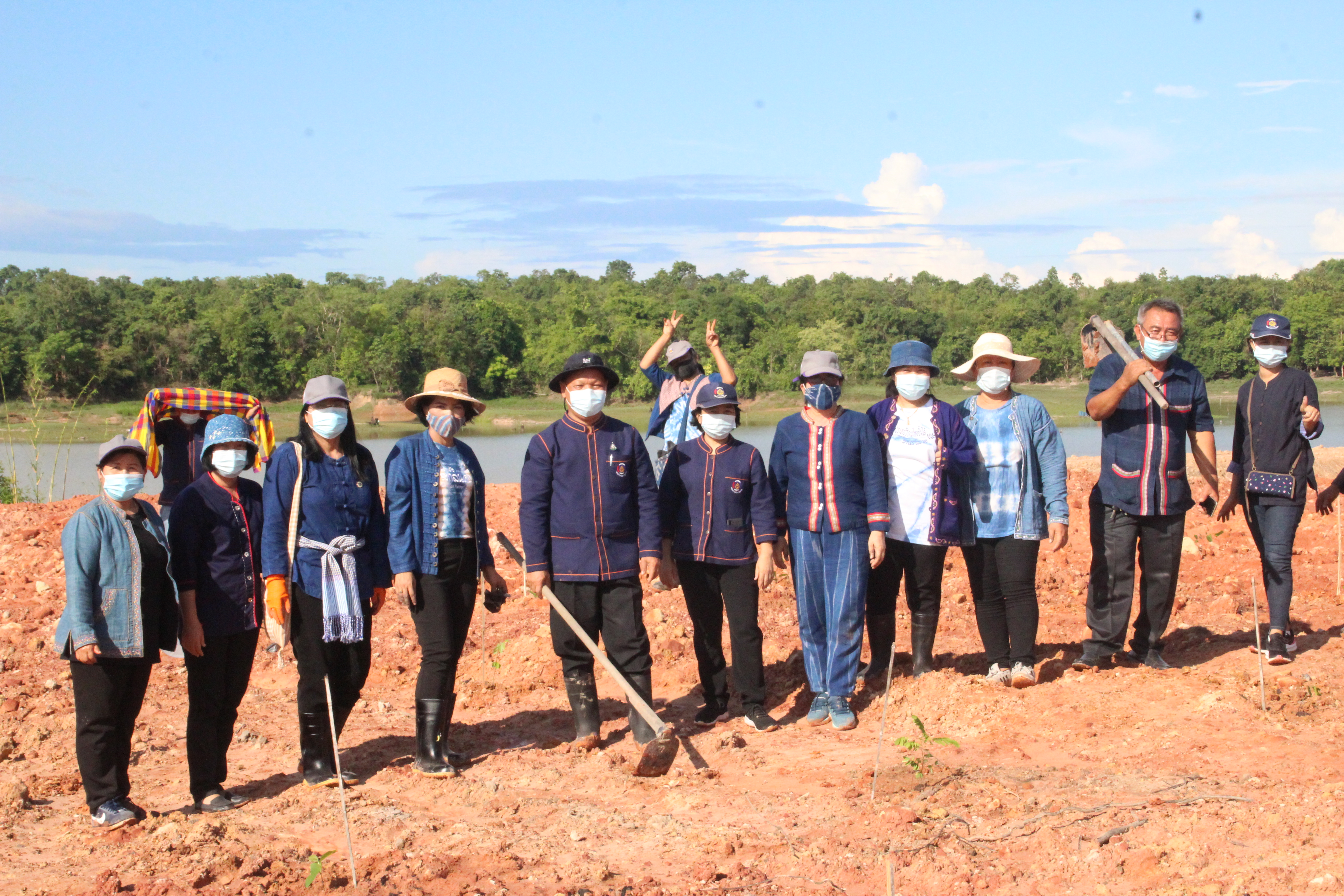พช.สกลนคร เสริมสร้างการเรียนรู้ทฤษฎีใหม่ รูปแบบ “โคก หนอง นา โมเดล”