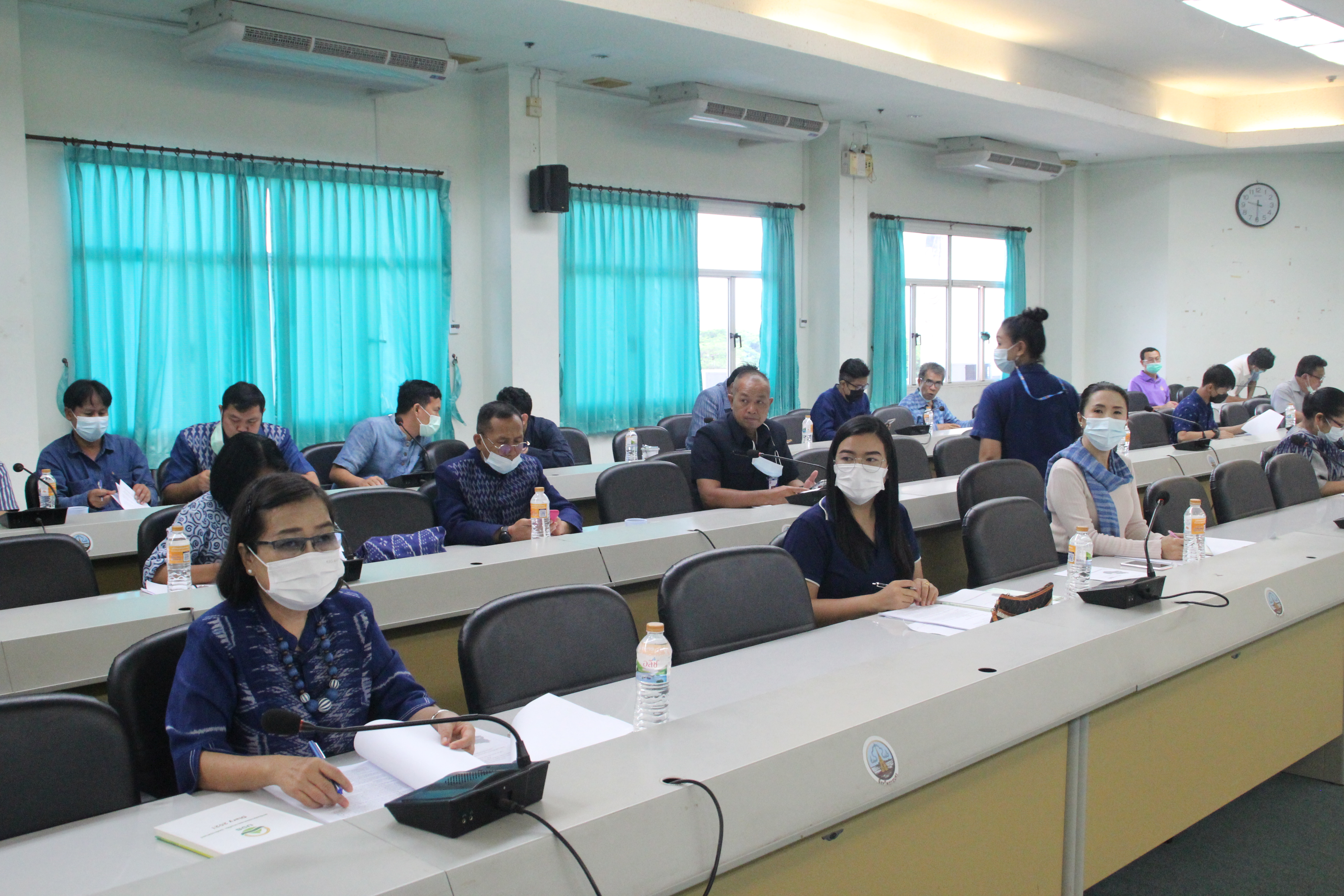 จังหวัดสกลนคร ประชุมคณะกรรมการบริหารศูนย์อำนวยการขจัดความยากจนและพัฒนาคนทุกช่วงวัยอย่างยั่งยืนตามหลักปรัชญาของเศรษฐกิจพอเพียง