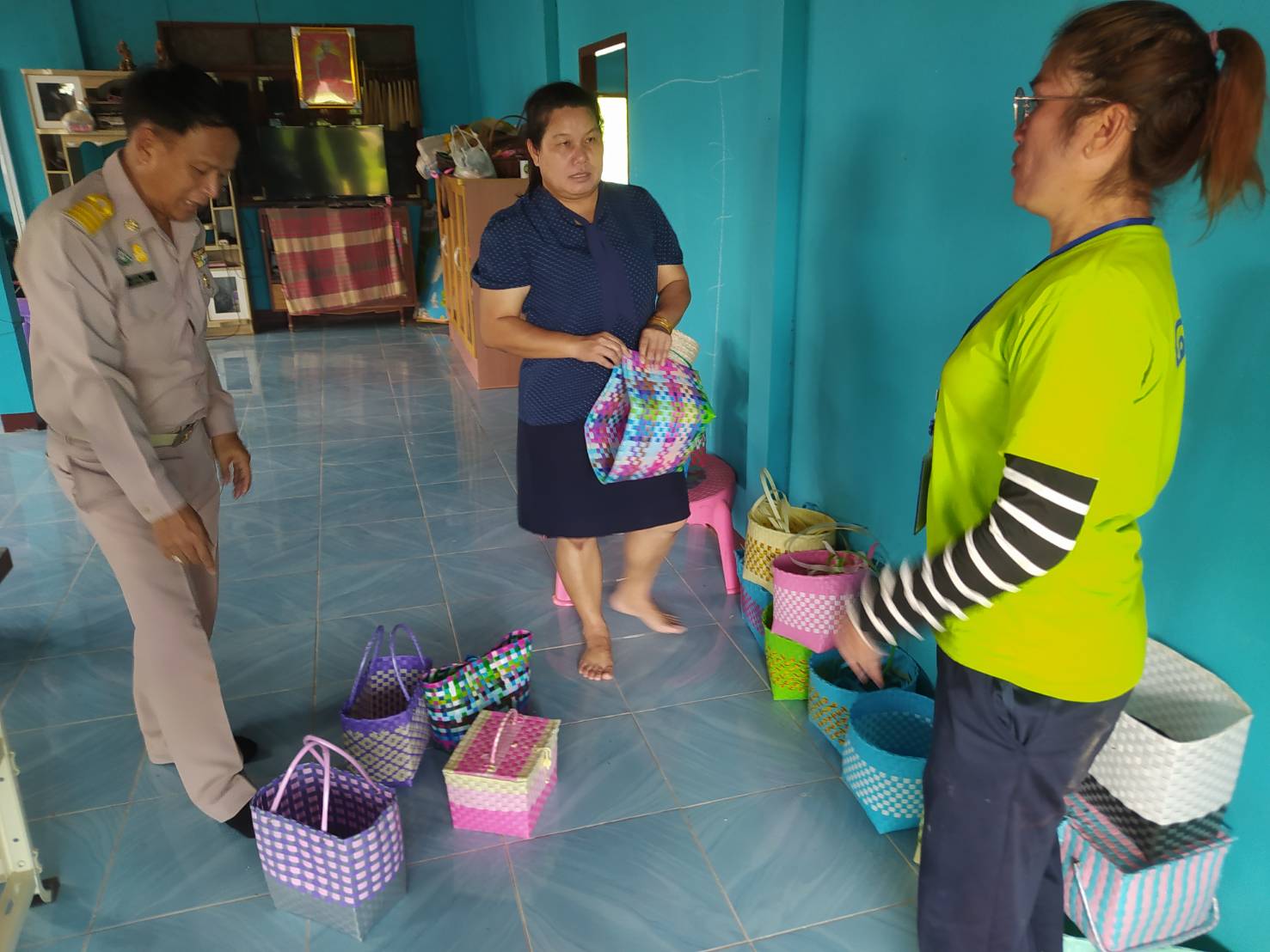 พช.สกลนคร ลงพื้นที่ ติดตามสนับสนุนการพัฒนาผลิตภัณฑ์ โครงการส่งเสริมเครือข่ายองค์ความรู้ KBO  (Knowledge – Based OTOP) จังหวัดสกลนคร