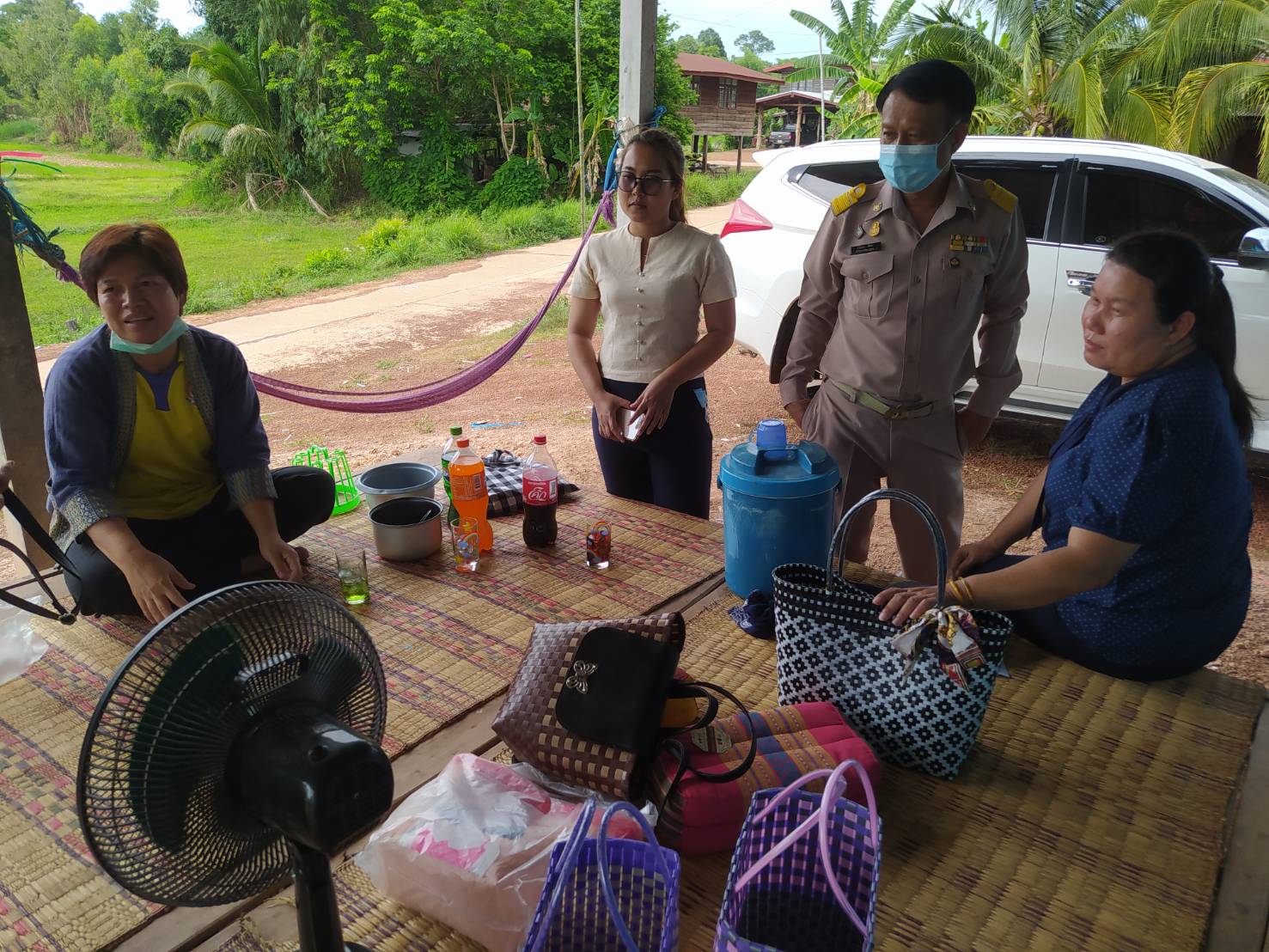พช.สกลนคร ลงพื้นที่ ติดตามสนับสนุนการพัฒนาผลิตภัณฑ์ โครงการส่งเสริมเครือข่ายองค์ความรู้ KBO  (Knowledge – Based OTOP) จังหวัดสกลนคร