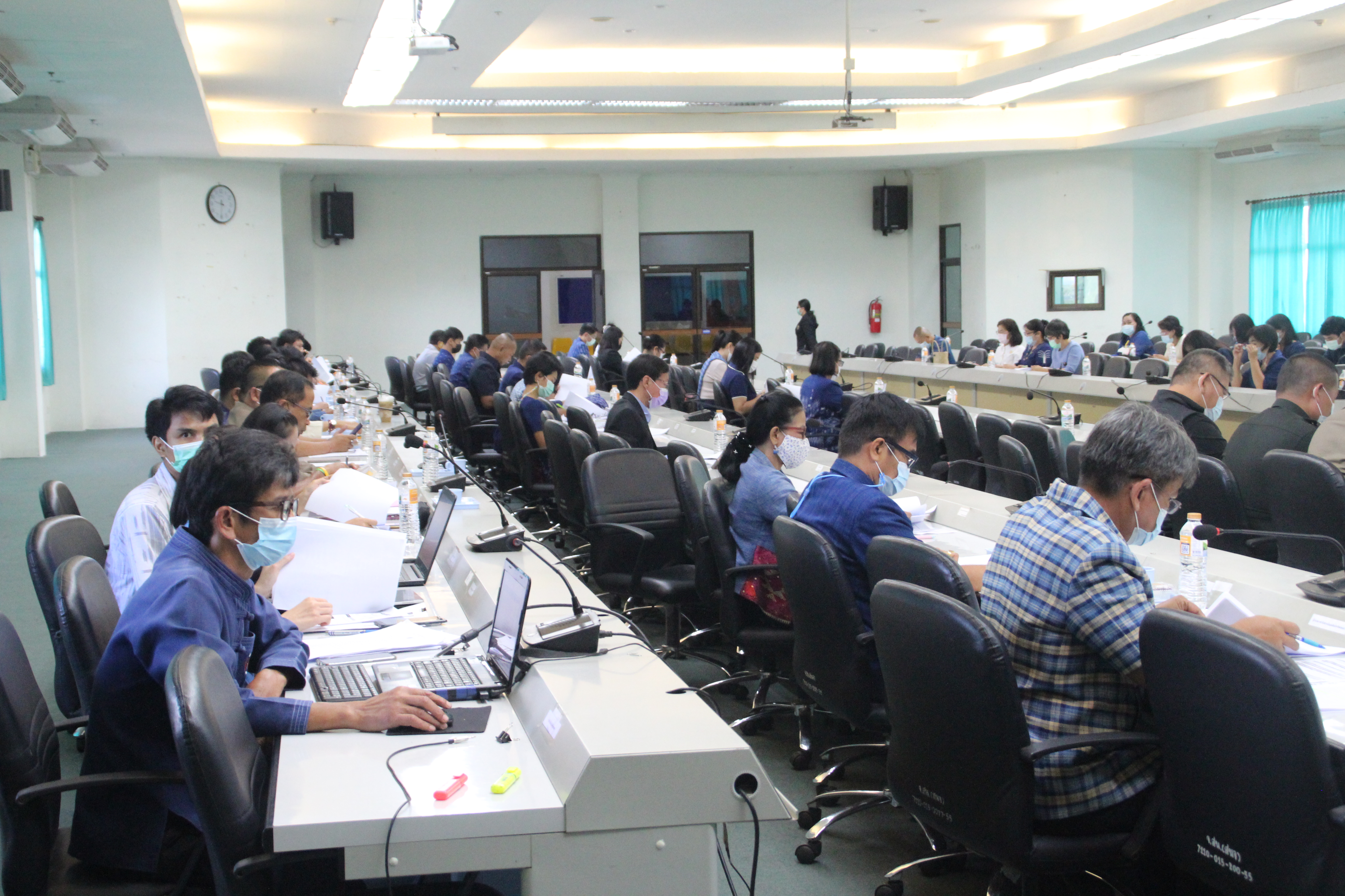 จังหวัดสกลนคร ประชุมคณะกรรมการบริหารศูนย์อำนวยการขจัดความยากจนและพัฒนาคนทุกช่วงวัยอย่างยั่งยืนตามหลักปรัชญาของเศรษฐกิจพอเพียง