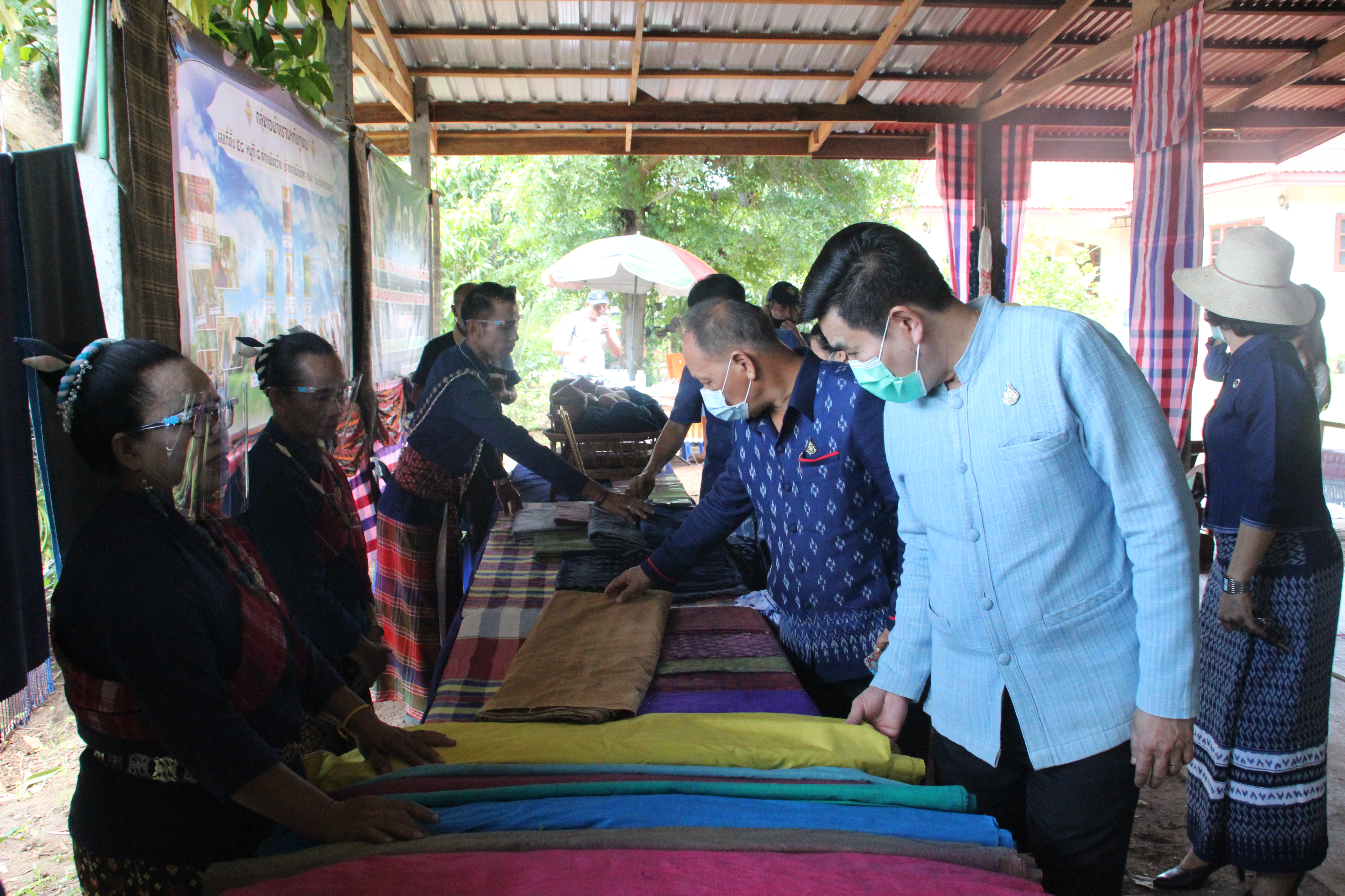 ลุยต่อเนื่องคัดสรรหมู่บ้านเศรษฐกิจพอเพียง “อยู่เย็น เป็นสุข” จังหวัดสกลนคร