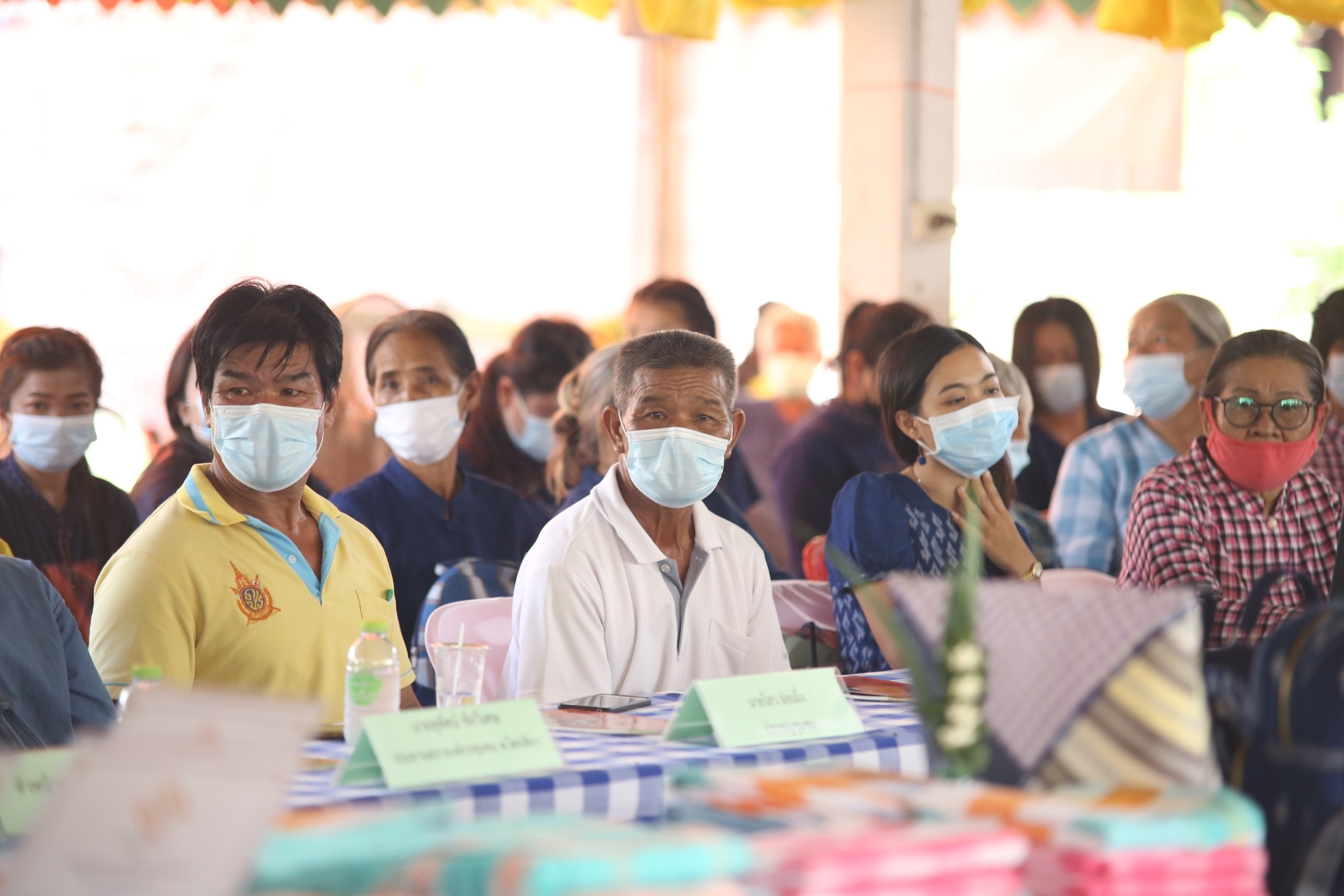 รองผู้ว่าฯ ใส่ผ้าไทยไปคัดสรรหมู่บ้านเศรษฐกิจพอเพียง “อยู่เย็น เป็นสุข”