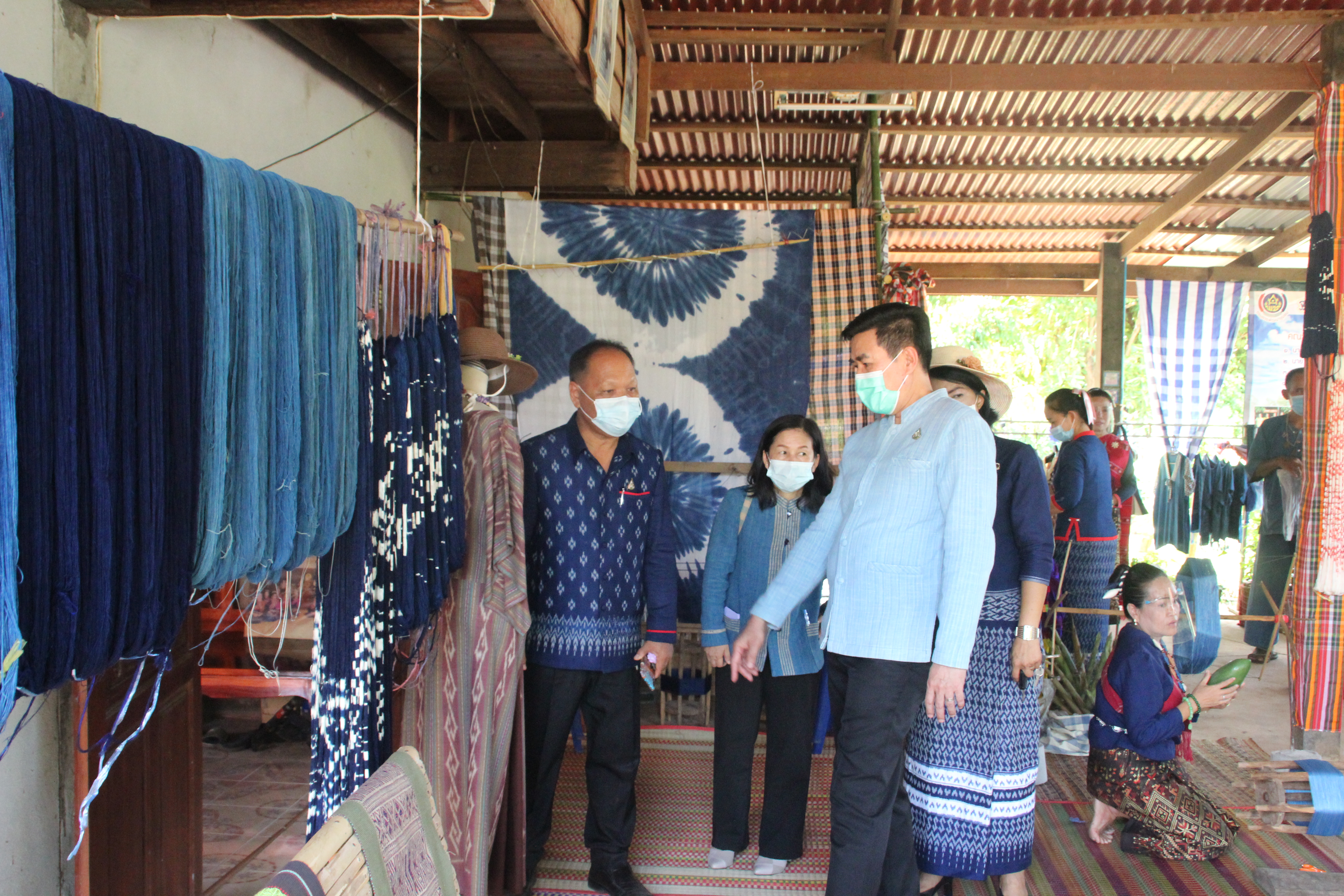 ลุยต่อเนื่องคัดสรรหมู่บ้านเศรษฐกิจพอเพียง “อยู่เย็น เป็นสุข” จังหวัดสกลนคร