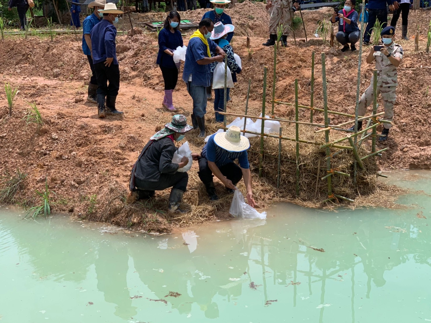 รองฯ ผู้ว่า พาเอามื้อสามัคคี “โคก หนอง นา”
