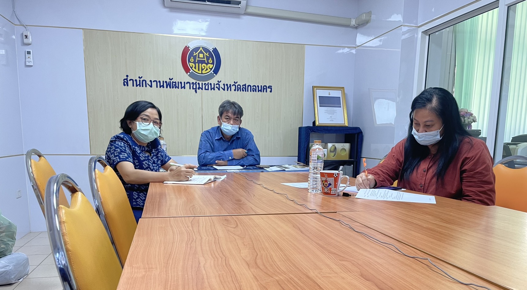 พช.สกลนคร ร่วมประชุมซักซ้อมแนวทางการปฏิบัติภารกิจของนักพัฒนาพื้นที่ต้นแบบ (นพต.) ผ่านระบบวีดิทัศน์ทางไกล (Video Conference)
