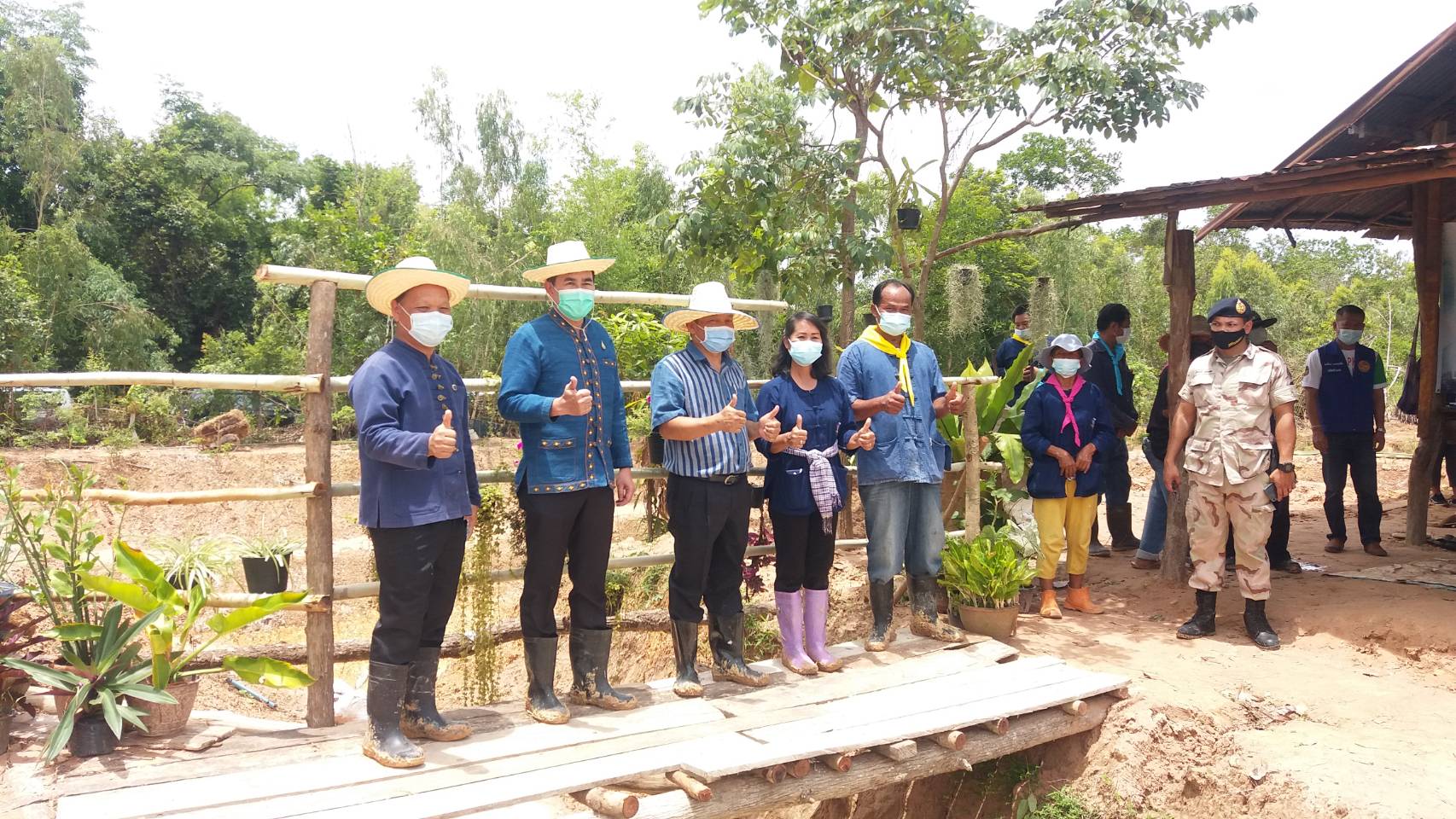 รองฯ ผู้ว่า พาเอามื้อสามัคคี “โคก หนอง นา”