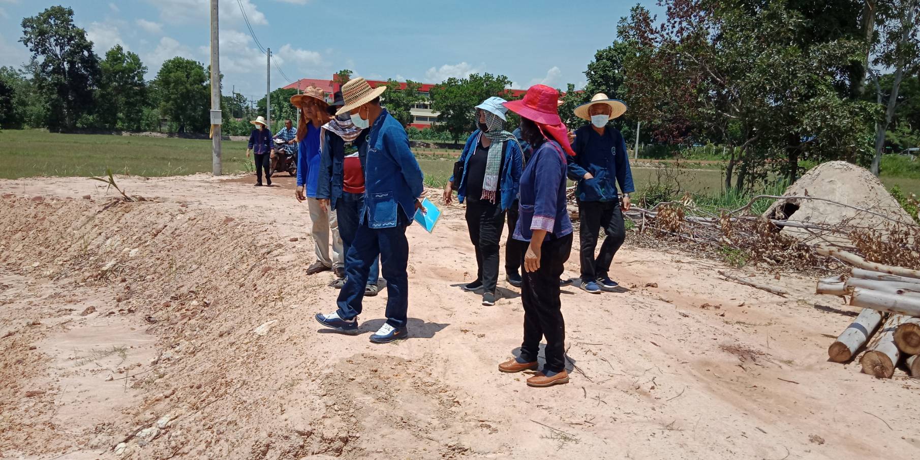 พช.สกลนคร จับมือผู้เชี่ยวชาญขับเคลื่อน โคก หนอง นา พช.