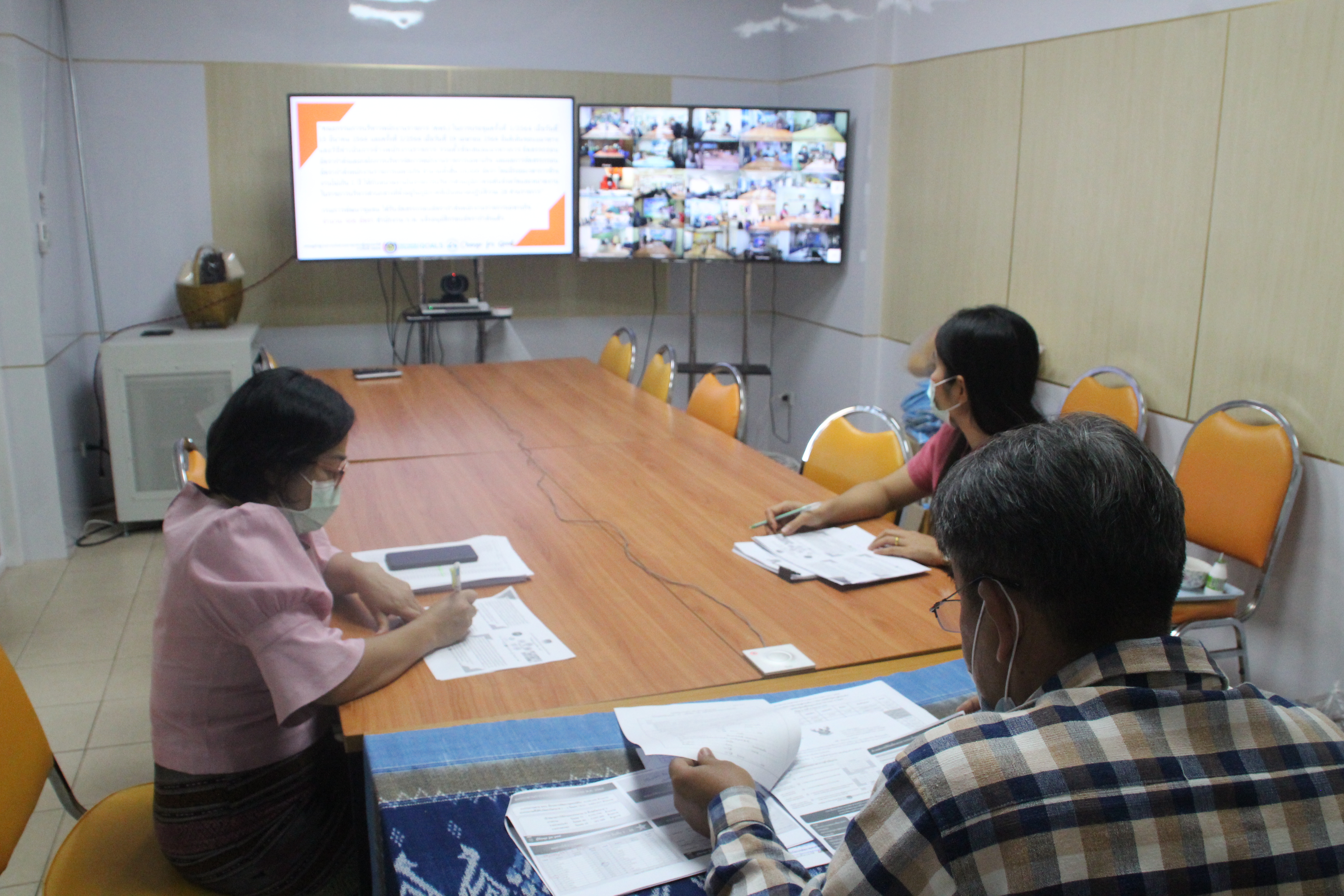 พช.สกลนคร ร่วมประชุมชี้แจงแนวทางการดำเนินงานจ้างพนักงานเฉพาะกิจตำแหน่ง “นักพัฒนาคุณภาพชีวิต : นพช.” ผ่านระบบวีดิทัศน์ทางไกล (Video Conference)