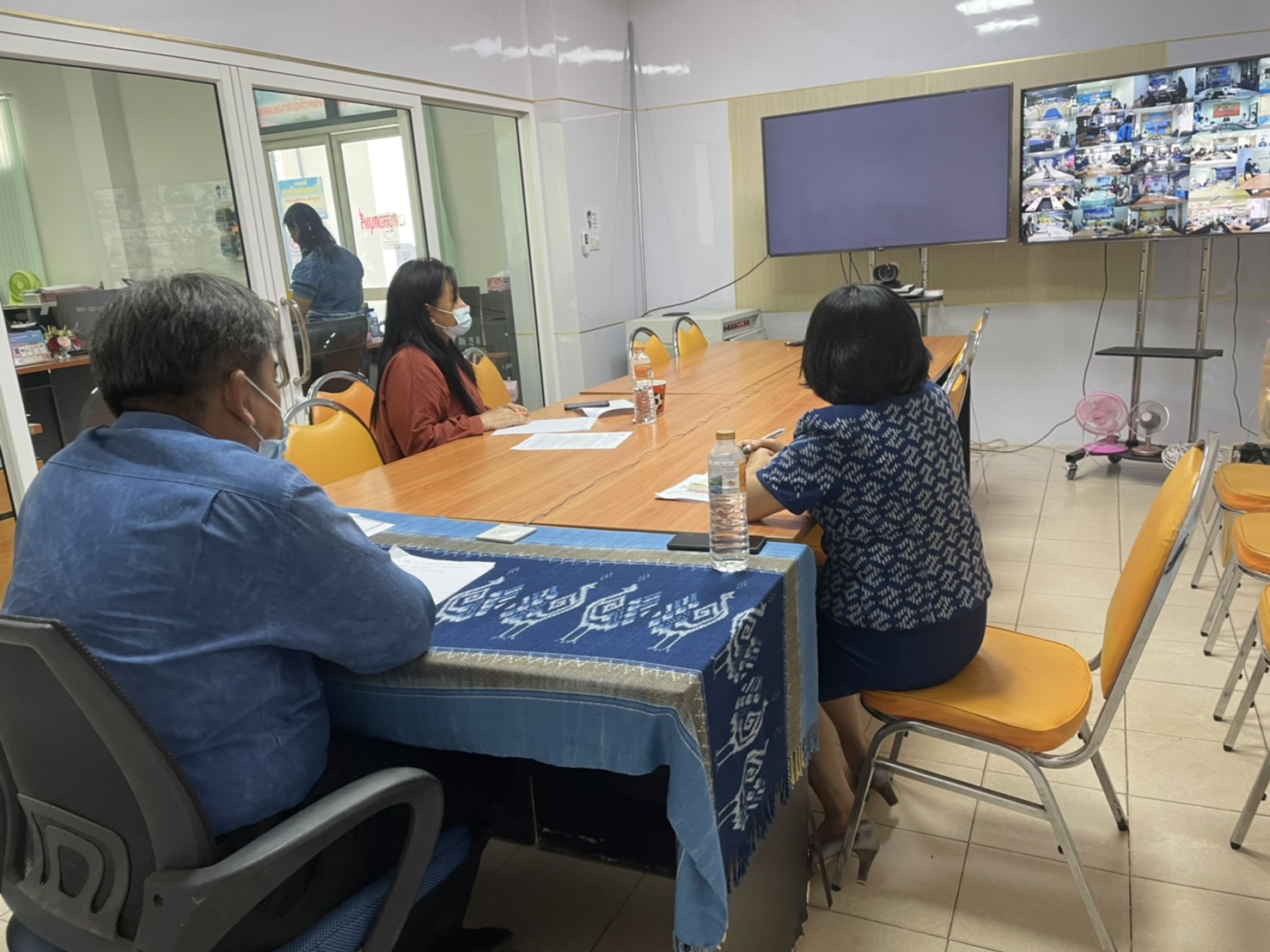พช.สกลนคร ร่วมประชุมซักซ้อมแนวทางการปฏิบัติภารกิจของนักพัฒนาพื้นที่ต้นแบบ (นพต.) ผ่านระบบวีดิทัศน์ทางไกล (Video Conference)