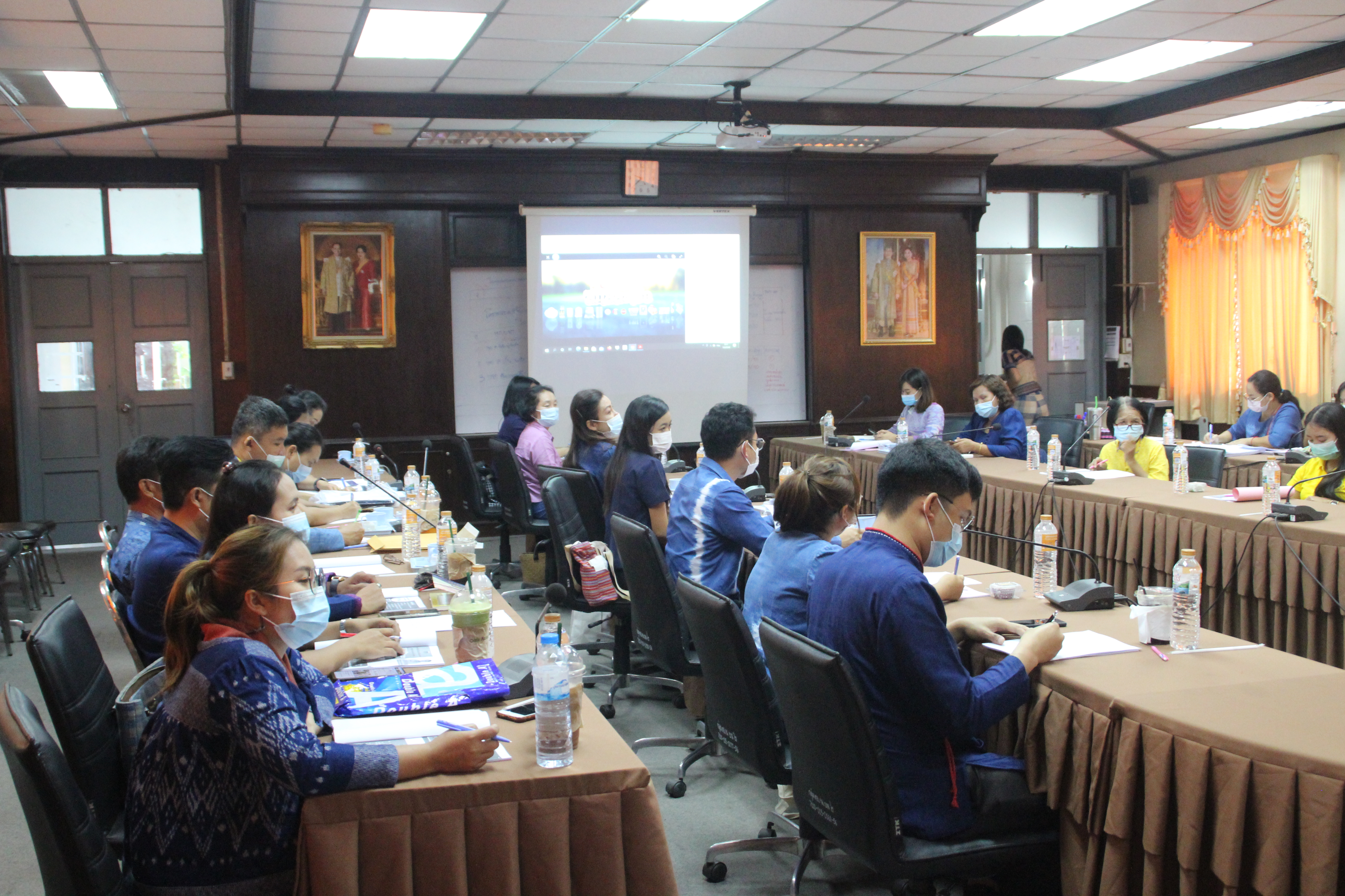 พช.สกลนคร ประชุมขับเคลื่อนโครงการตลาดนัดคนไทยยิ้มได้