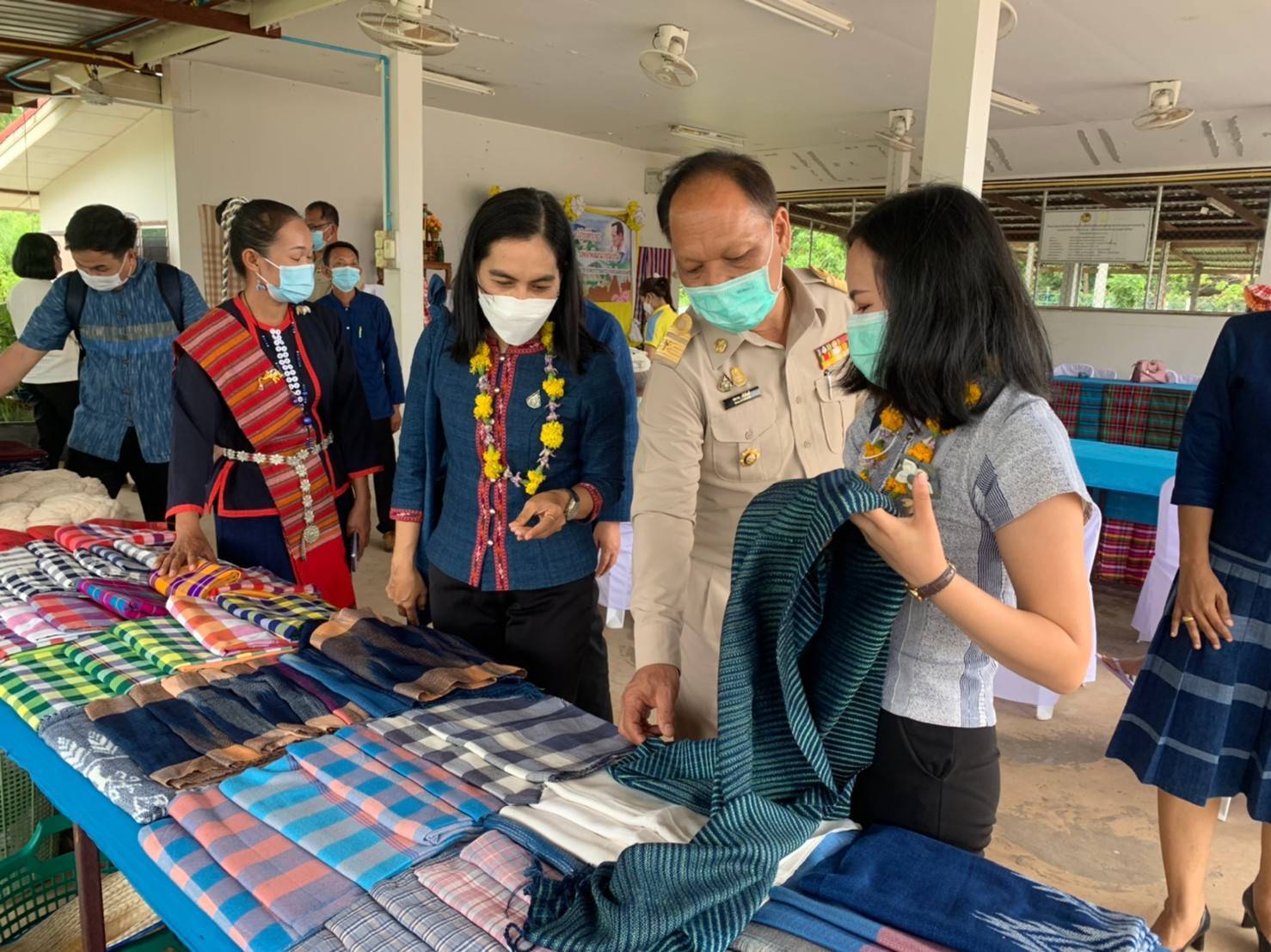 “พช.สกลนคร จัดประกวดโครงการ ๙ ; ๑๐ ปฏิบัติบูชา “สืบสาน รักษา ต่อยอด”เพื่อพัฒนาชุมชน วันสุดท้าย