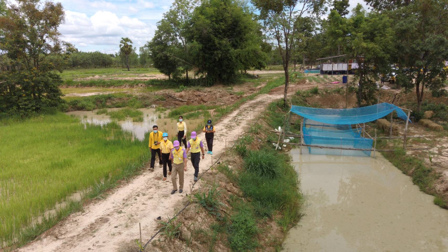 รองผู้ว่าฯ ให้กำลังใจ “จิตอาสาพัฒนาชุมชนเอามื้อสามัคคี” พช.สกลนคร