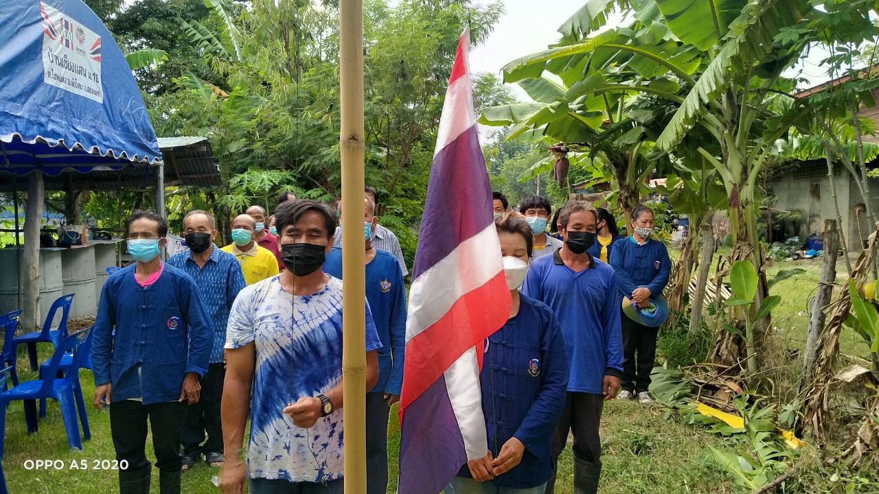 พช.พังโคน เอามื้อสามัคคี แปลง HLM “โคก หนอง นา”