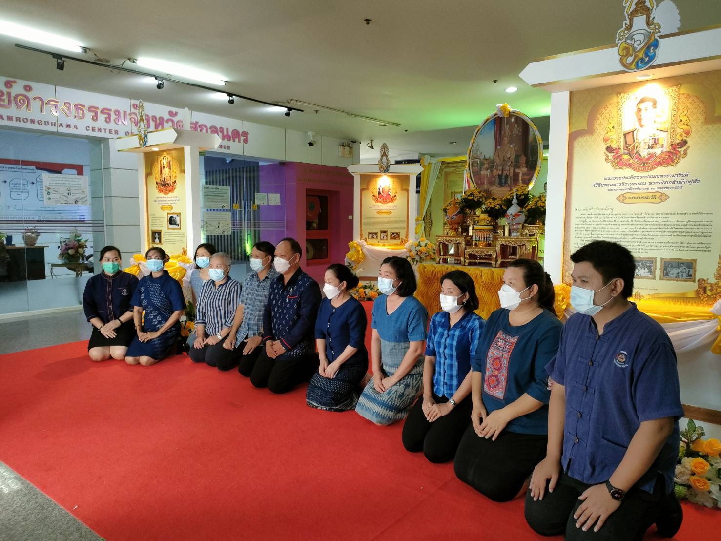 พช.สกลนคร ร่วมชมนิทรรศการเฉลิมพระเกียรติพระบาทสมเด็จพระปรเมนทรรามาธิบดีศรีสินทรมหาวชิราลงกรณ พระวชิรเกล้าเจ้าอยู่หัว