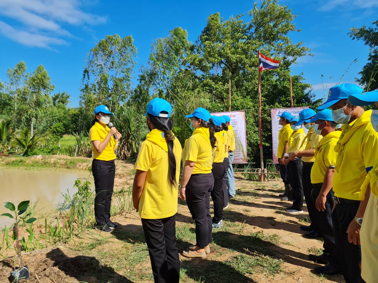 พช.โคกศรีสุพรรณ : จัดกิจกรรม “จิตอาสาพัฒนาชุมชนเอามื้อสามัคคี”