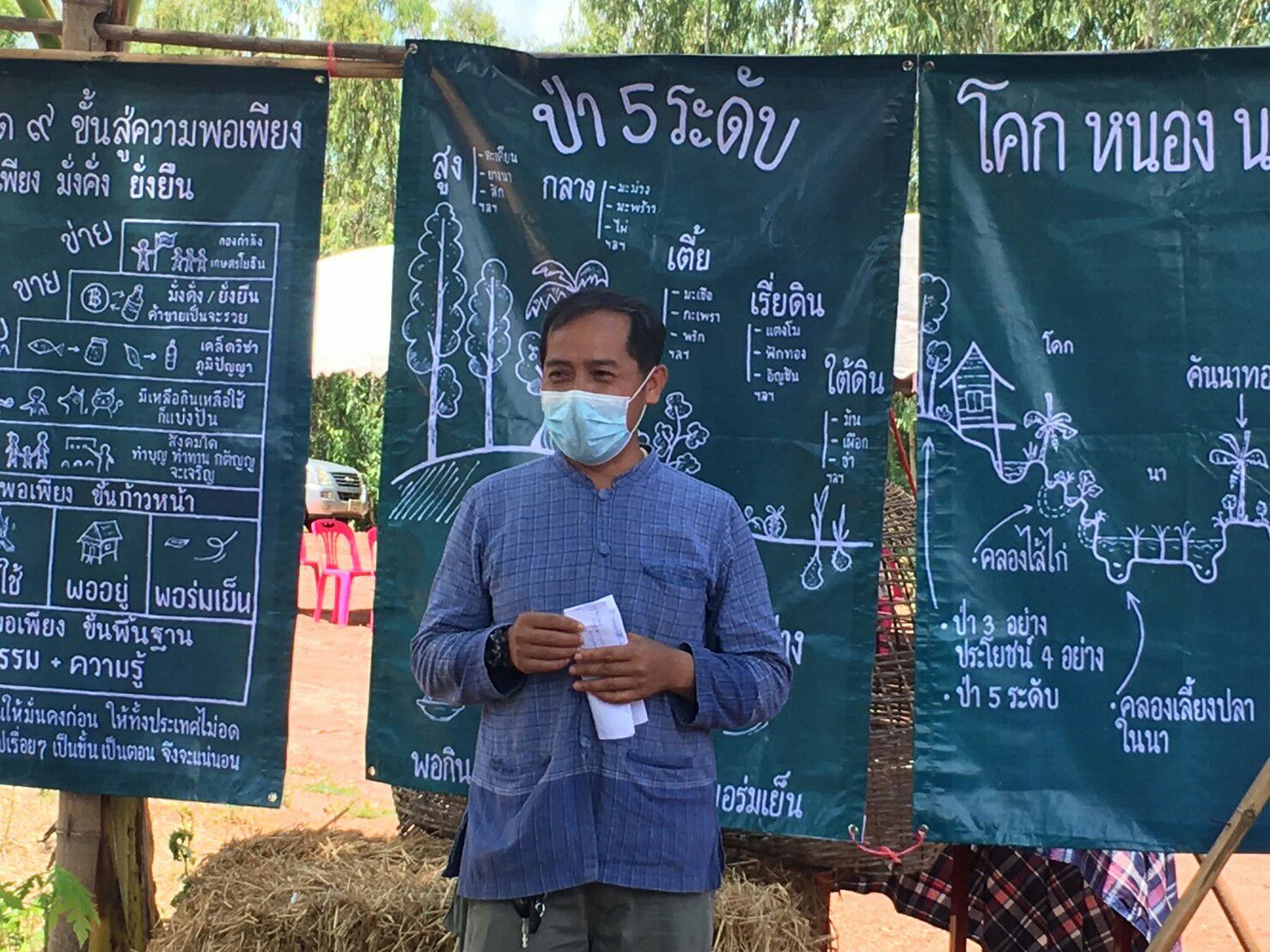 พช.โพนนาแก้ว เอามื้อสามัคคี “โคก หนอง นา พช.” นายสมพงษ์ กล่อมใจ