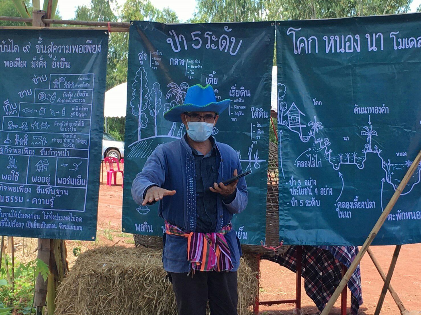 พช.โพนนาแก้ว เอามื้อสามัคคี “โคก หนอง นา พช.” นายสมพงษ์ กล่อมใจ