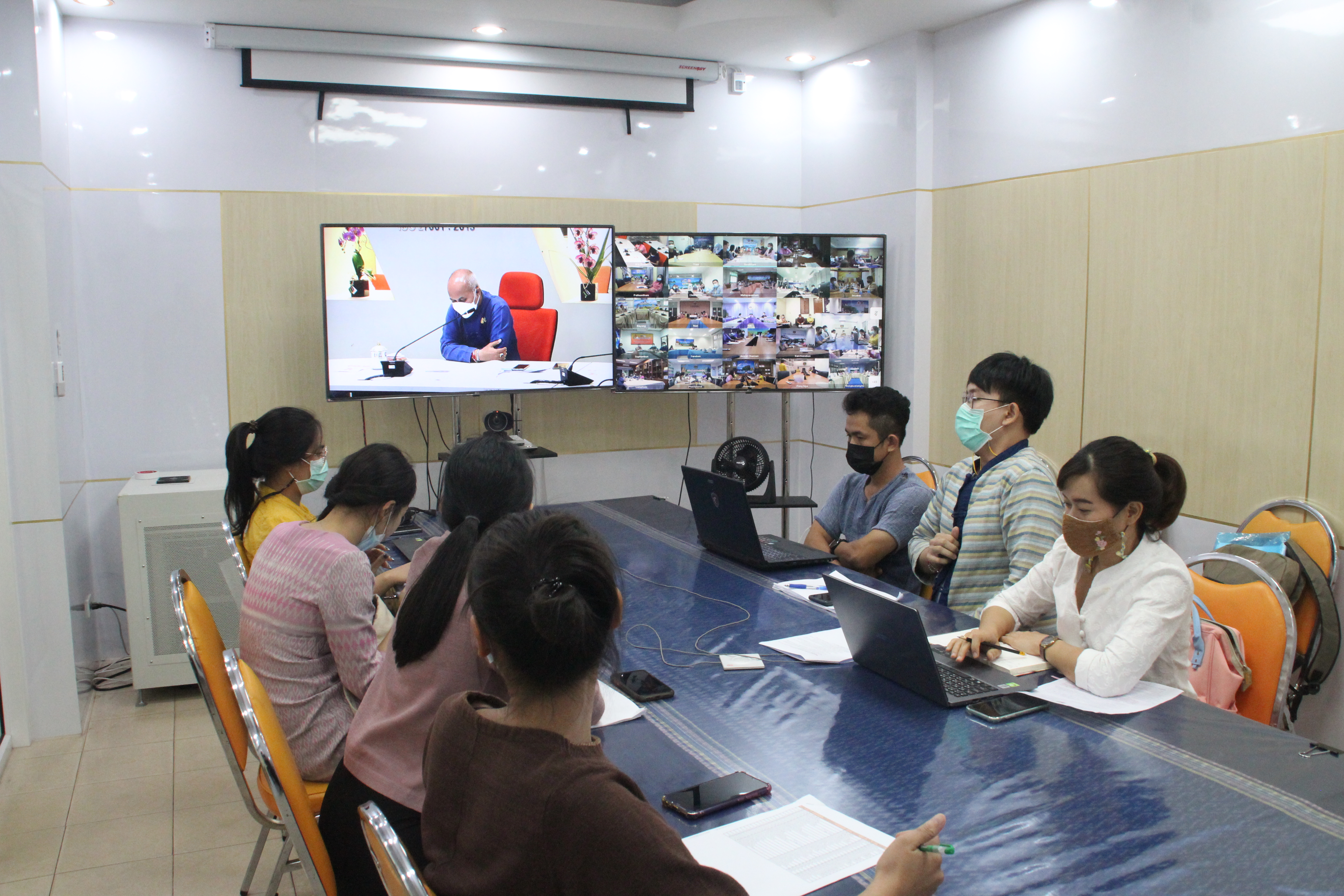 พช.สกลนคร ร่วมประชุมชี้แจงแนวทางการสนับสนุนผลิตภัณฑ์ OTOP สู่ช่องทางการตลาดในรูปแบบออนไลน์ ผ่านระบบวิดีทัศน์ทางไกล (Video Conference)