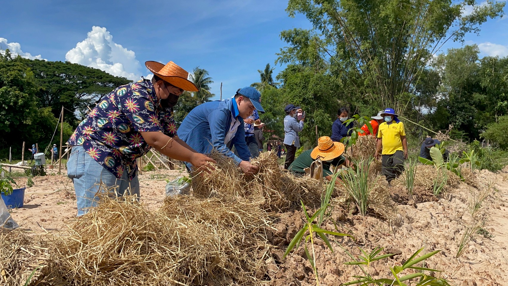 พช.เต่างอย เอามื้อสามัคคี วิถีการเรียนรู้ สู่ความพอเพียง รูปแบบ “โคก หนอง นา”