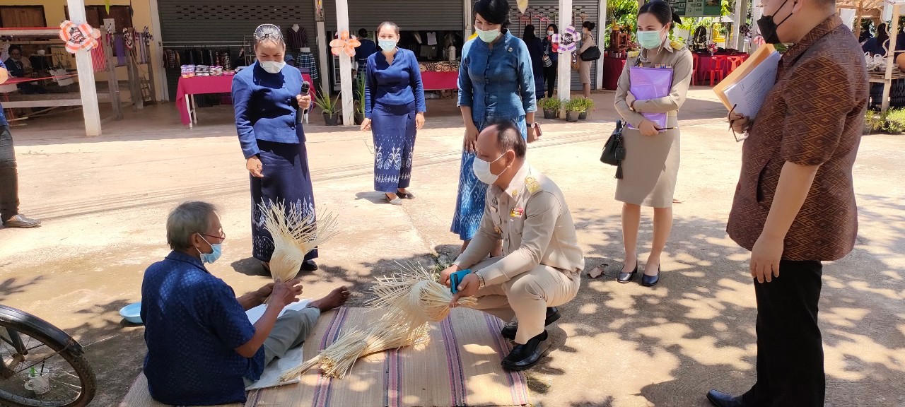 “พช.สกลนคร จัดประกวดโครงการ ๙ ; ๑๐ ปฏิบัติบูชา “สืบสาน รักษา ต่อยอด”เพื่อพัฒนาชุมชน