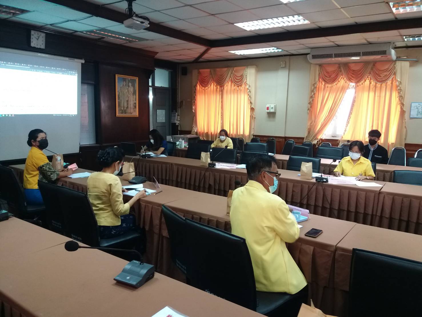 จังหวัดสกลนคร ประชุมคณะอนุกรรมการกองทุนพัฒนาบทบาทสตรีระดับจังหวัด ครังที่ 6/2564