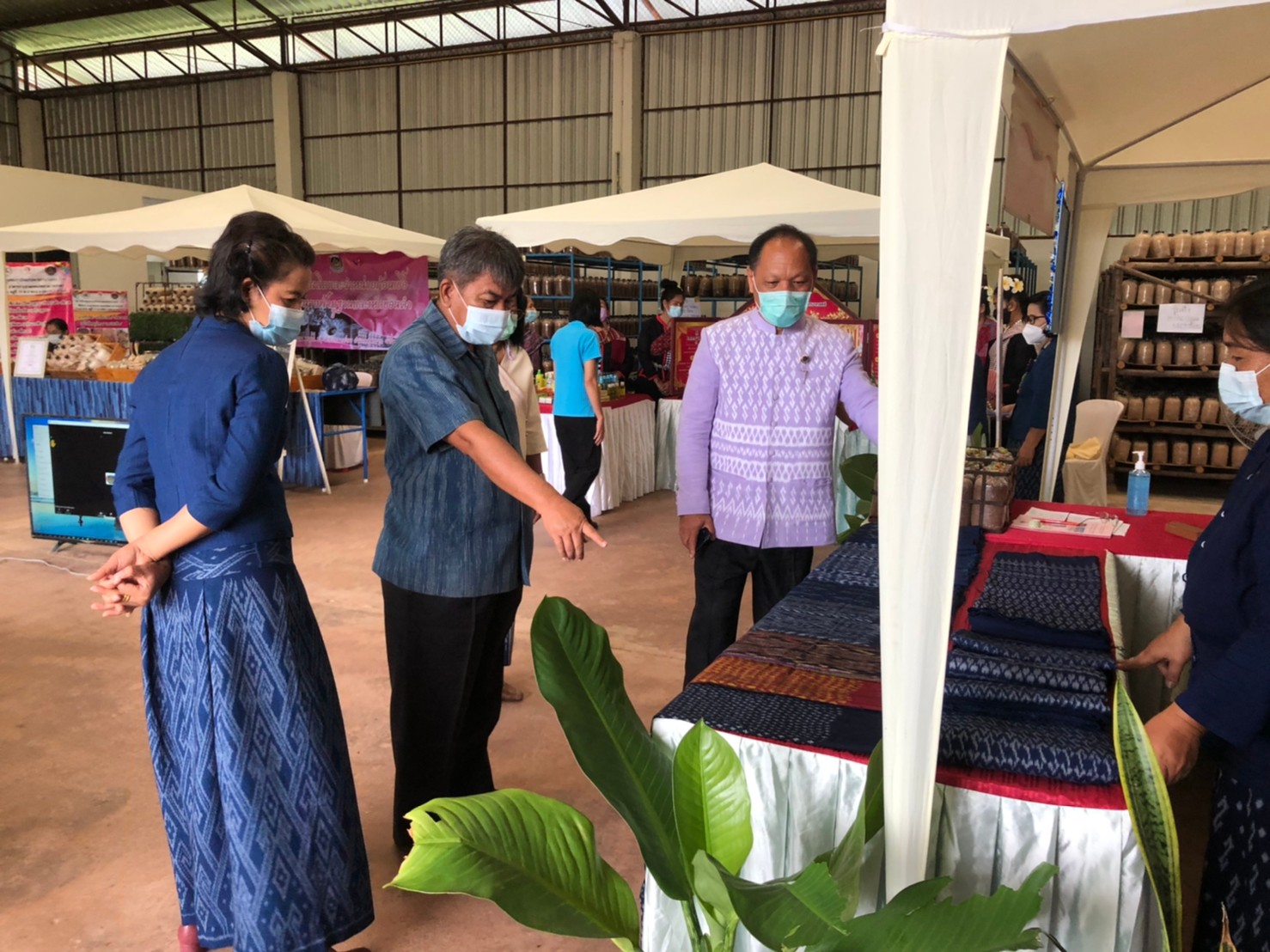 พช.สกลนคร ร่วมคัดเลือกคนกองทุนพัฒนาบทบาทสตรีดีเด่นและการประกวดการจัดทำสารสนเทศตำบลต้นแบบเพื่อพัฒนาคุณภาพชีวิต เขตตรวจราชการที่ 11