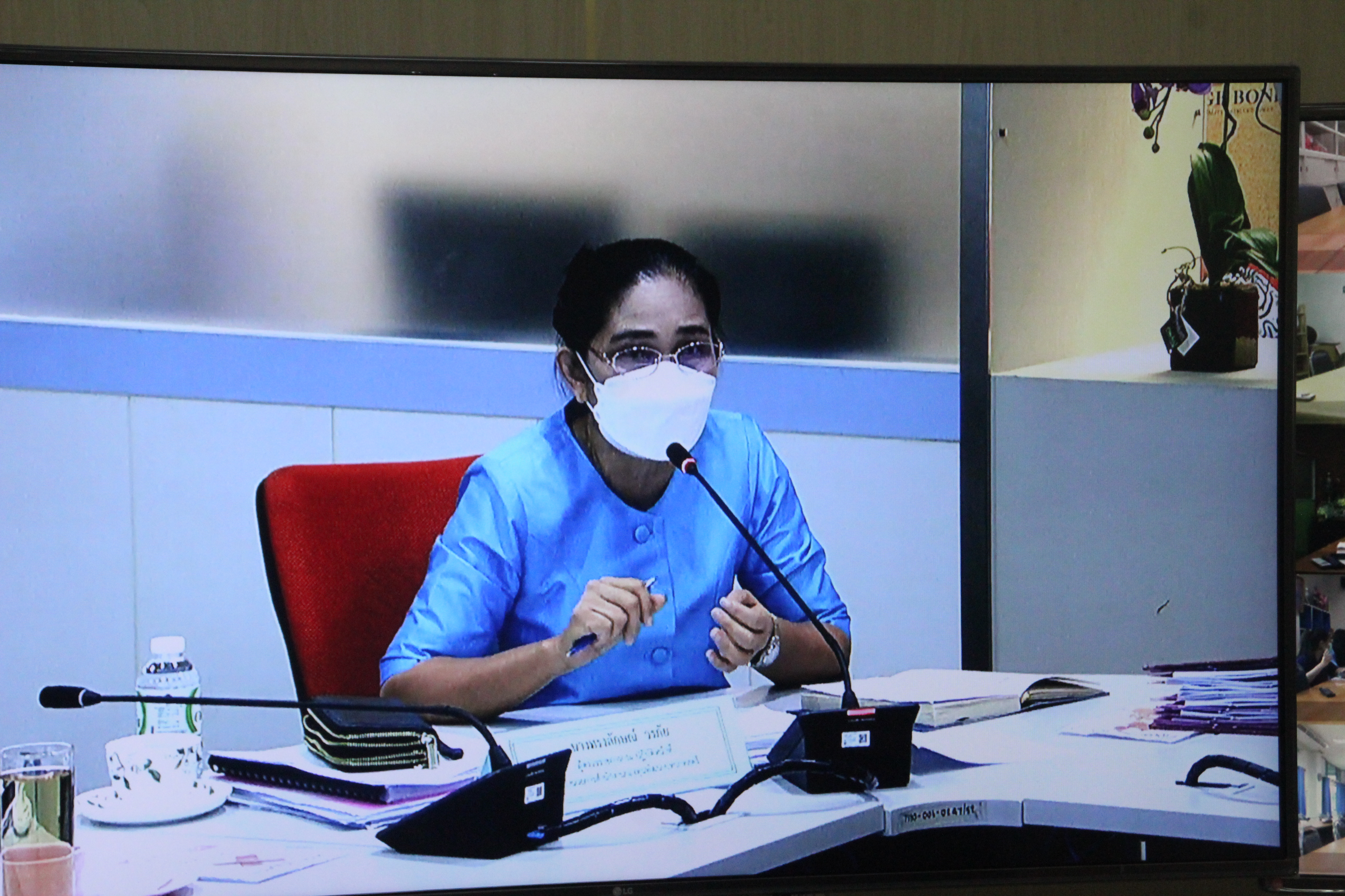 พช.สกลนคร ร่วมประชุมติดตามการดำเนินงานและการใช้จ่ายงบประมาณกองทุนพัฒนาบทบาทสตรี ครั้งที่ 6/2564 ผ่านระบบ Video Conference