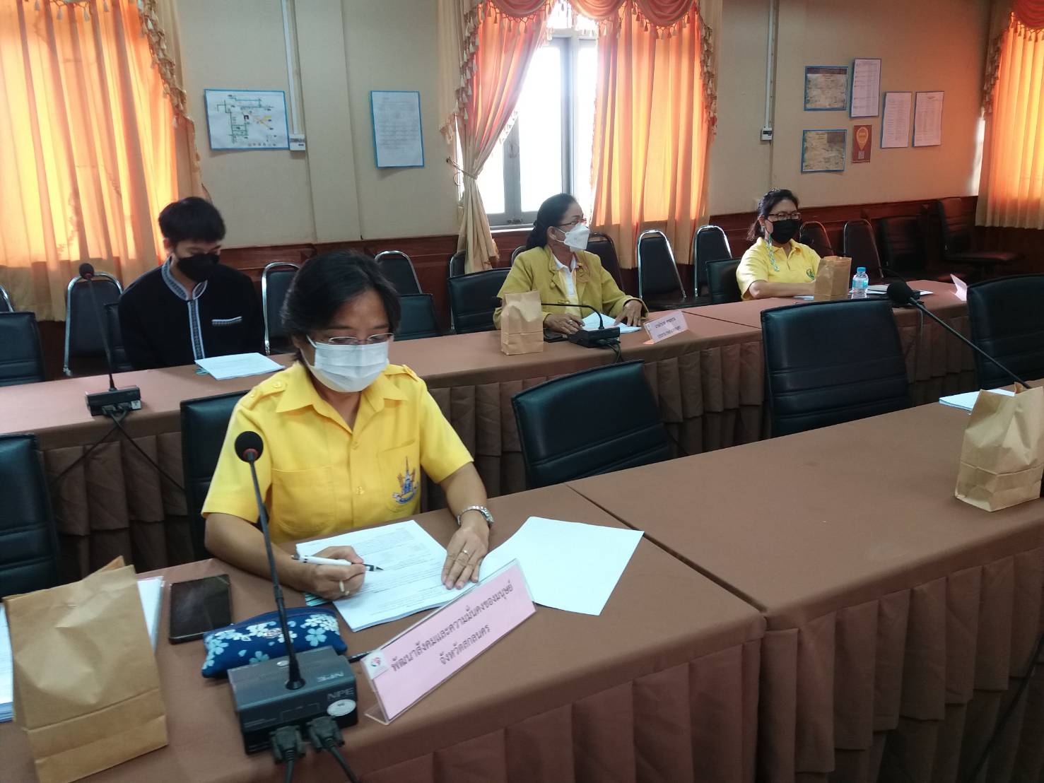 จังหวัดสกลนคร ประชุมคณะอนุกรรมการกองทุนพัฒนาบทบาทสตรีระดับจังหวัด ครังที่ 6/2564