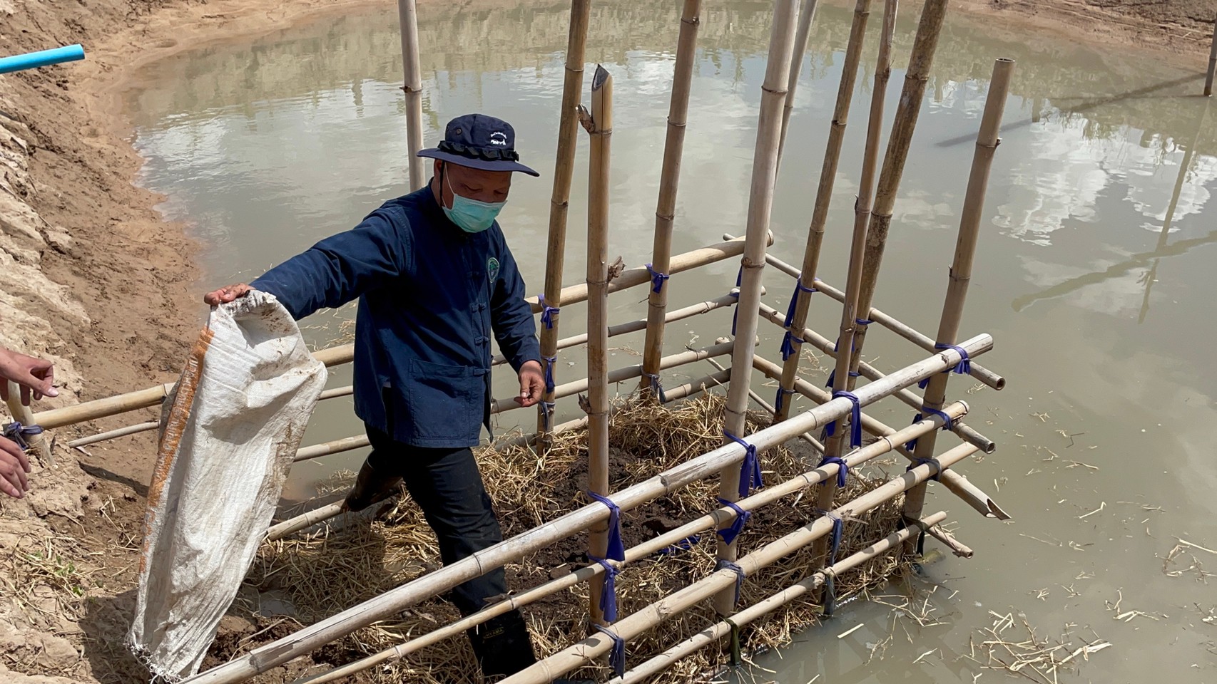 พช.เต่างอย เอามื้อสามัคคี วิถีการเรียนรู้ สู่ความพอเพียง รูปแบบ “โคก หนอง นา”