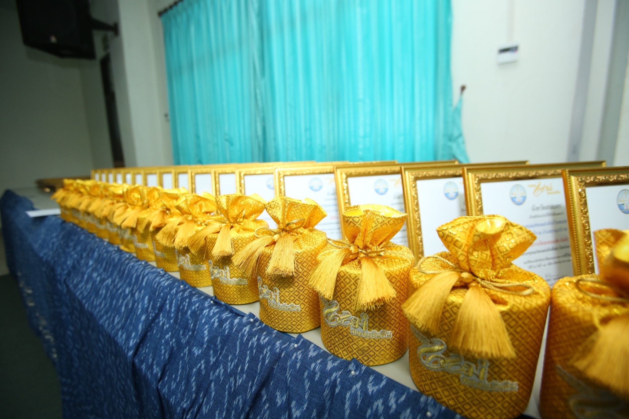 จังหวัดสกลนคร : จัดพิธีมอบเงินพระราชทานขวัญถุงกองทุนแม่ของแผ่นดิน ปี 2563