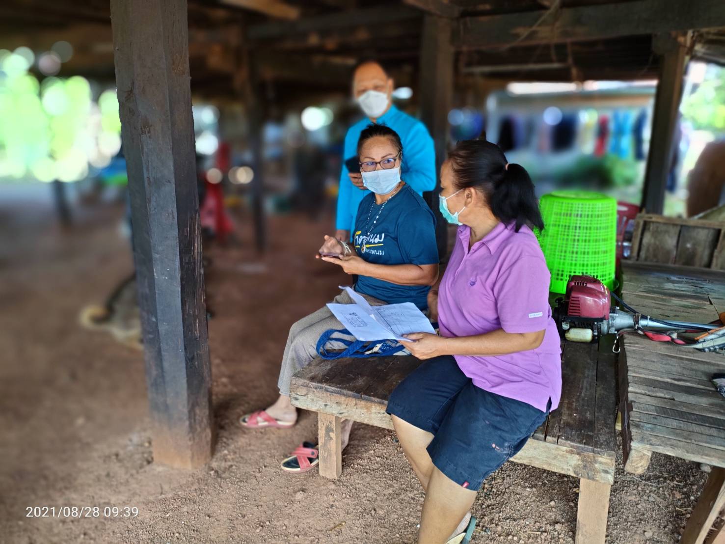 พจ.สกลนคร ลงพื้นที่ติดตามและให้กำลังใจอาสาสมัครจัดเก็บข้อมูล จปฐ.