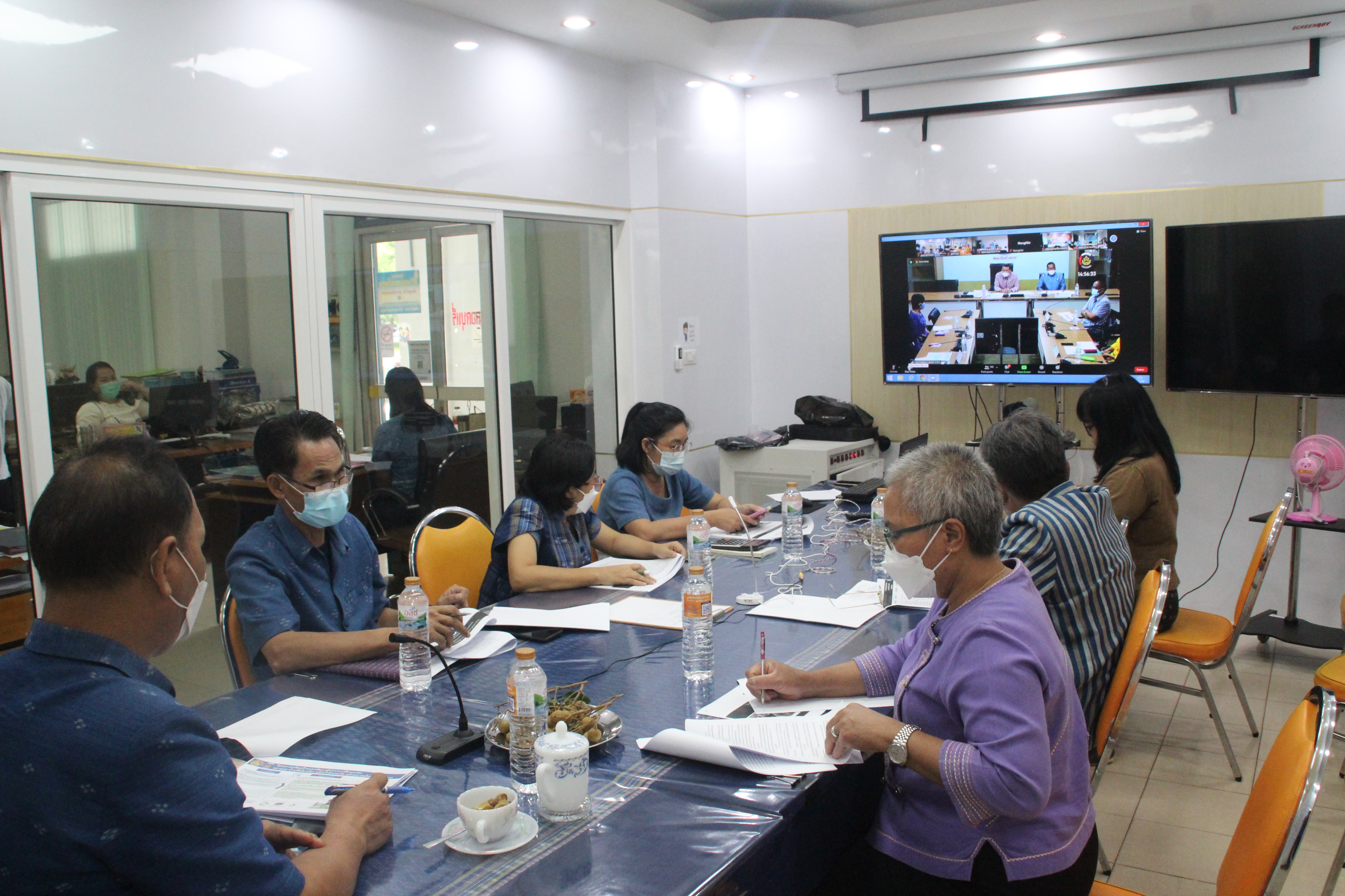 พช.สกลนคร ร่วมประชุมการดำเนินโครงการเสริมสร้างและพัฒนาผู้นำการเปลี่ยนแปลง ขยายผลบ้านพี่เมืองน้อง ผนึกกำลังร่วมกัน สร้างความมั่นคงทางอาหาร ผ่านระบบ Zoom Cloud Meeting