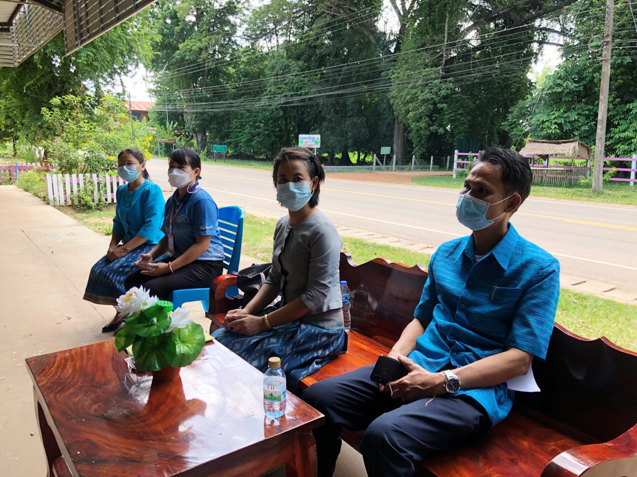 พช.สกลนคร : ฝึกอบรมให้ความรู้ก่อนส่งมอบวัสดุเพื่อต่อยอดโครงการตามที่ชุมชนเสนอ สนับสนุนการพัฒนาหมู่บ้านต้นแบบตามแนวพระราชดำริ (ด้านสังคม)