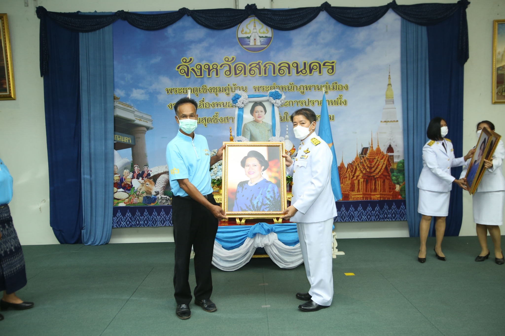 จังหวัดสกลนคร : จัดพิธีมอบเงินพระราชทานขวัญถุงกองทุนแม่ของแผ่นดิน ปี 2563