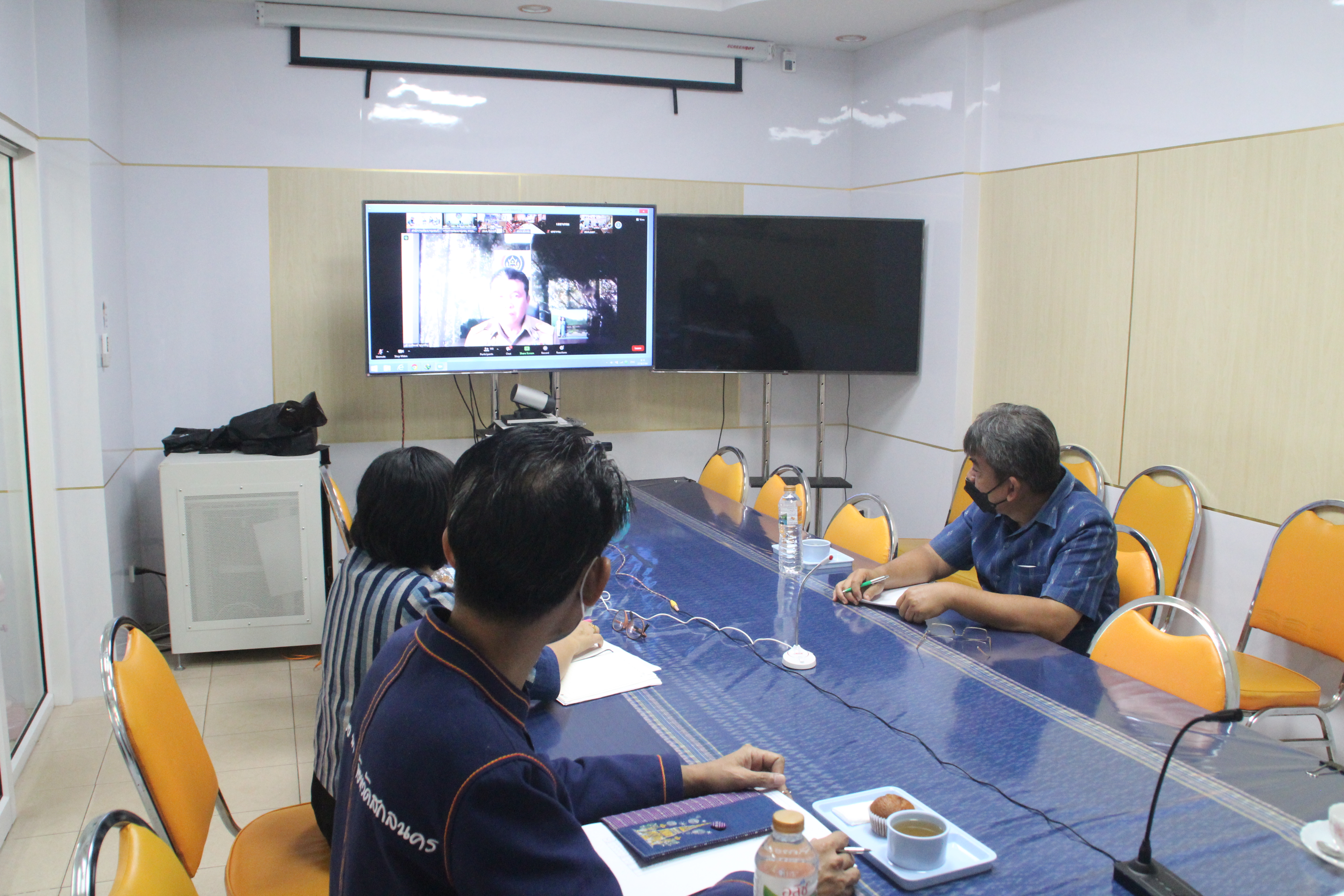พช.สกลนคร ร่วมการประชุมกรมการพัฒนาชุมชน ครั้งที่ 8/2564 ผ่านระบบ Zoom Cloud Meeting