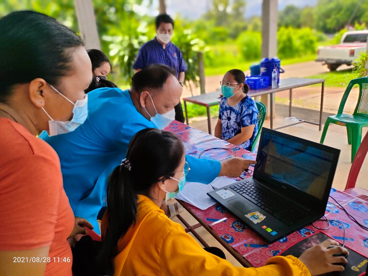 พจ.สกลนคร ลงพื้นที่ติดตามและให้กำลังใจอาสาสมัครจัดเก็บข้อมูล จปฐ.