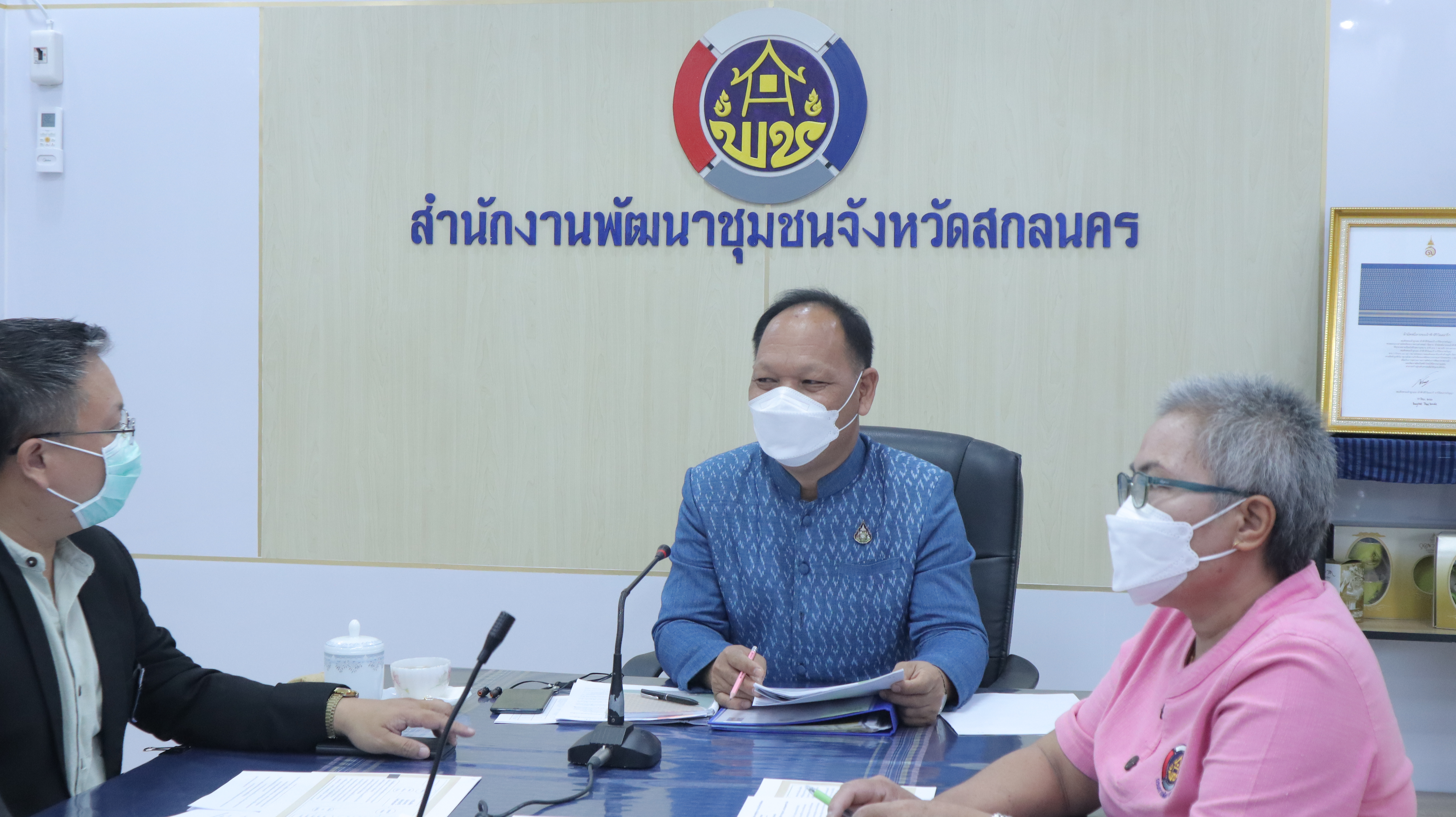 พช.สกลนคร : ร่วมประชุมการขับเคลื่อนการพัฒนาเศรษฐกิจฐานรากและประชารัฐ ด้วยกลไกวิสาหกิจเพื่อสังคม ผ่านระบบ Zoom