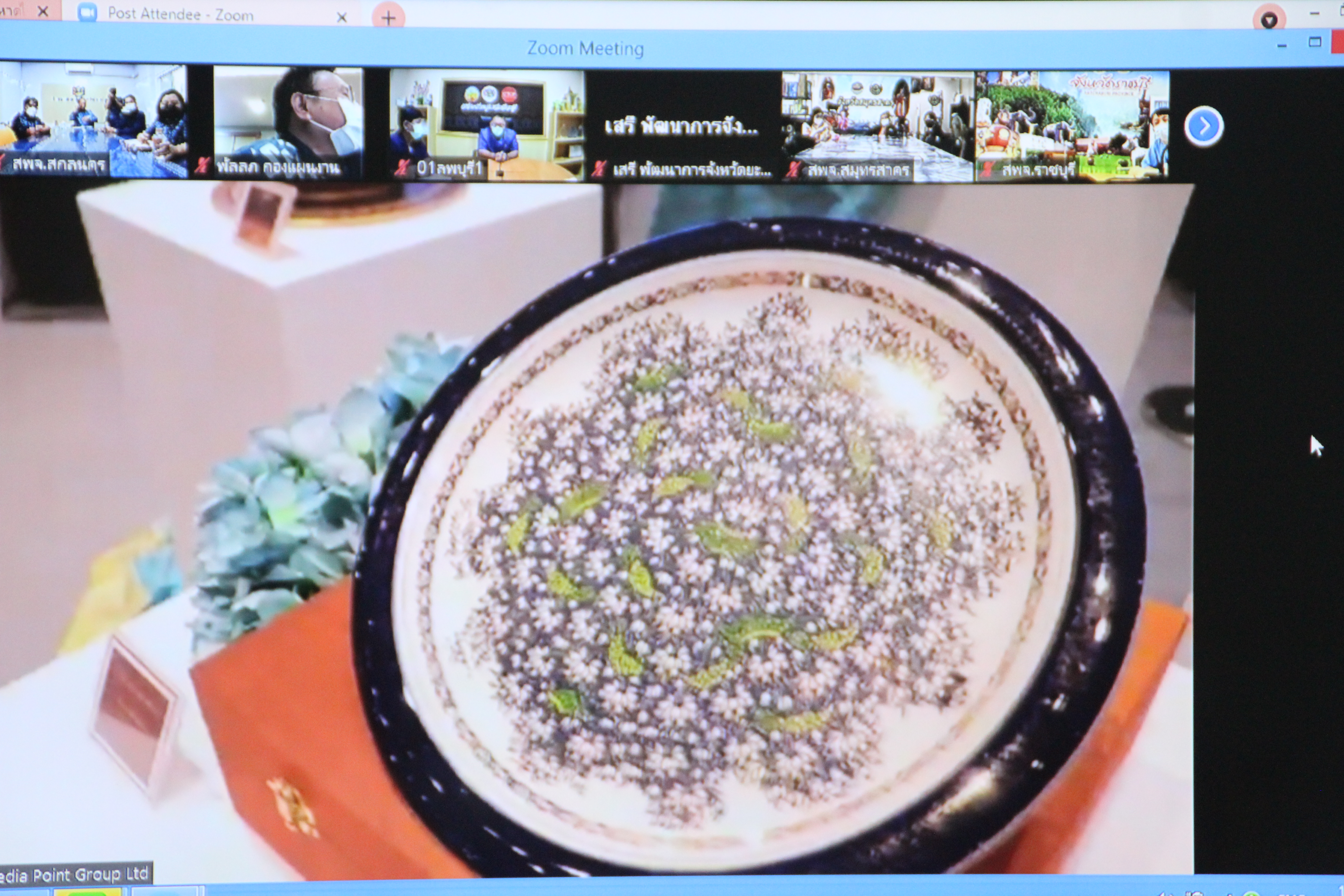 พช.สกลนคร : ร่วมพิธีเปิดงาน OTOP ศิลปาชีพประทีปไทย OTOP ก้าวไกลด้วยพระบารมี