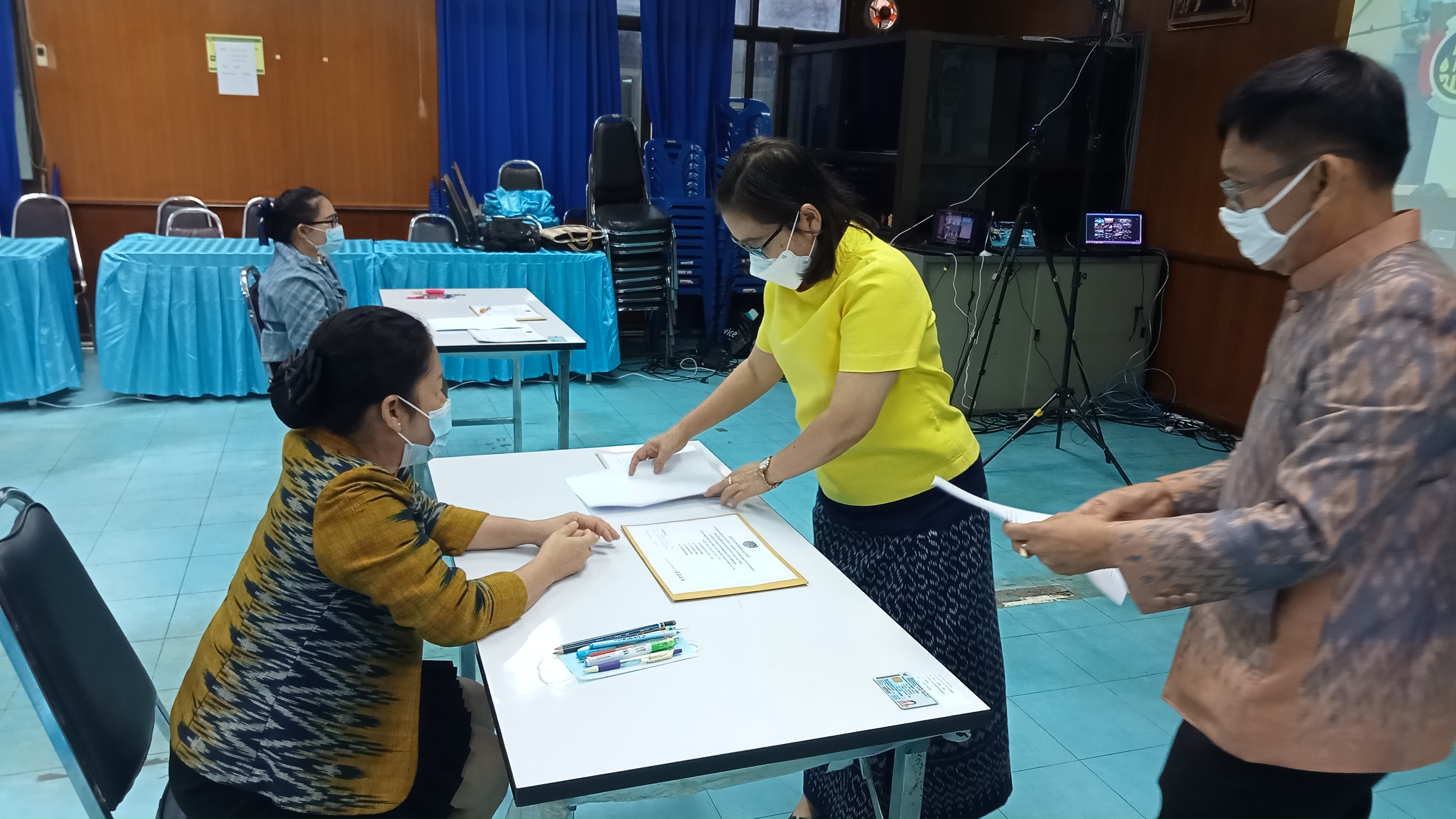 พช.สกลนคร จัดสอบประเมินความรู้ ความสามารถทางวิชาการ (สอบข้อเขียน) ประเภทวิชาการ ระดับชำนาญการพิเศษ ตำแหน่ง ผู้อำนวยการกลุ่มงานประสานและสนับสนุนการบริหารงานพัฒนาชุมชน ประจำปีงบประมาณ พ.ศ.2564