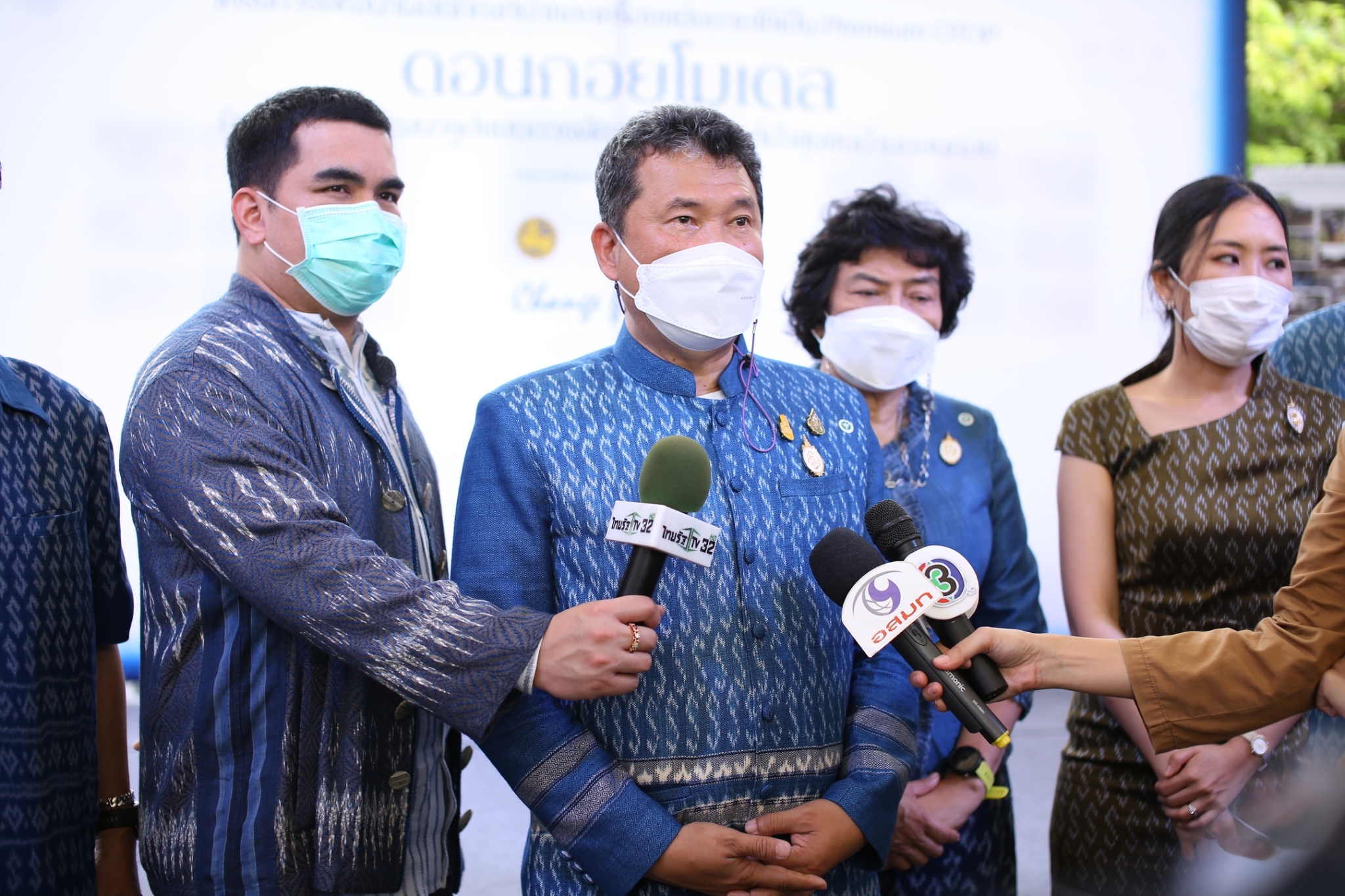 อธิบดี พช. และประธานสภาสตรีแห่งชาติในพระบรมราชินูปถัมภ์  เปิดโครงการพัฒนาผลิตภัณฑ์ผ้าและเครื่องแต่งกายให้เป็น Premium OTOP