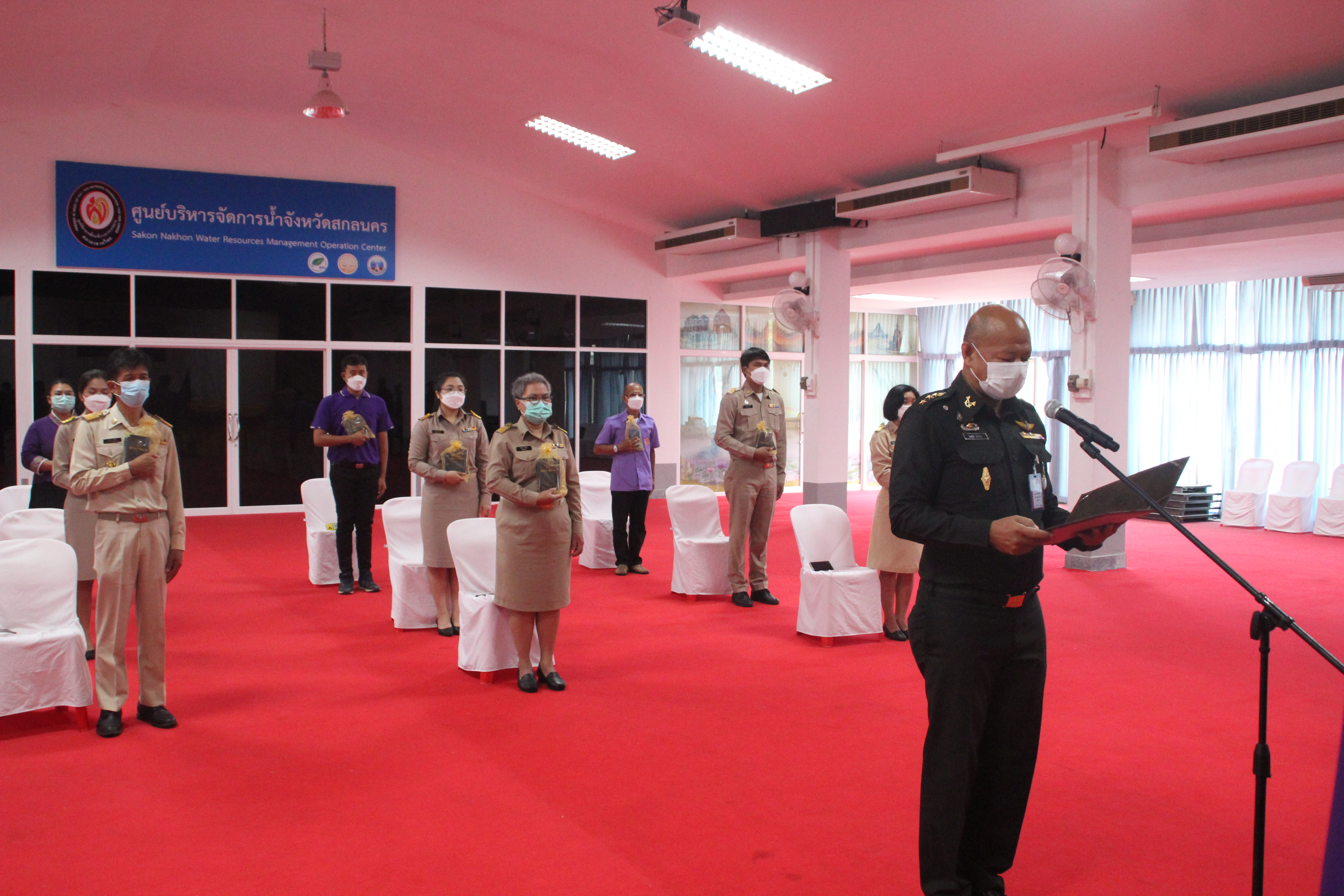 พช.สกลนคร : รับมอบเมล็ดพันธ์ผักพระราชทาน