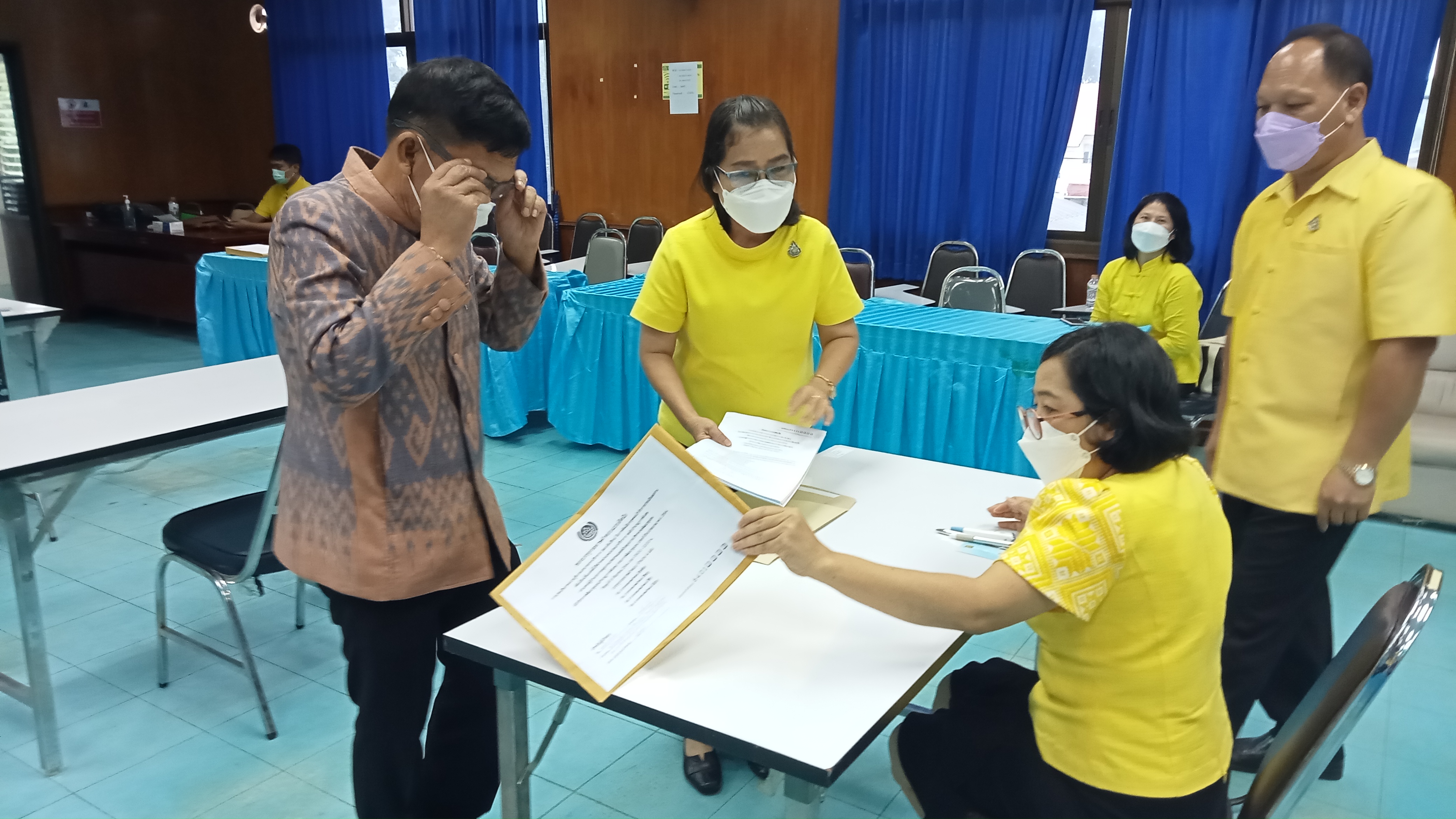 พช.สกลนคร จัดสอบประเมินความรู้ ความสามารถทางวิชาการ (สอบข้อเขียน) ประเภทวิชาการ ระดับชำนาญการพิเศษ ตำแหน่ง ผู้อำนวยการกลุ่มงานประสานและสนับสนุนการบริหารงานพัฒนาชุมชน ประจำปีงบประมาณ พ.ศ.2564