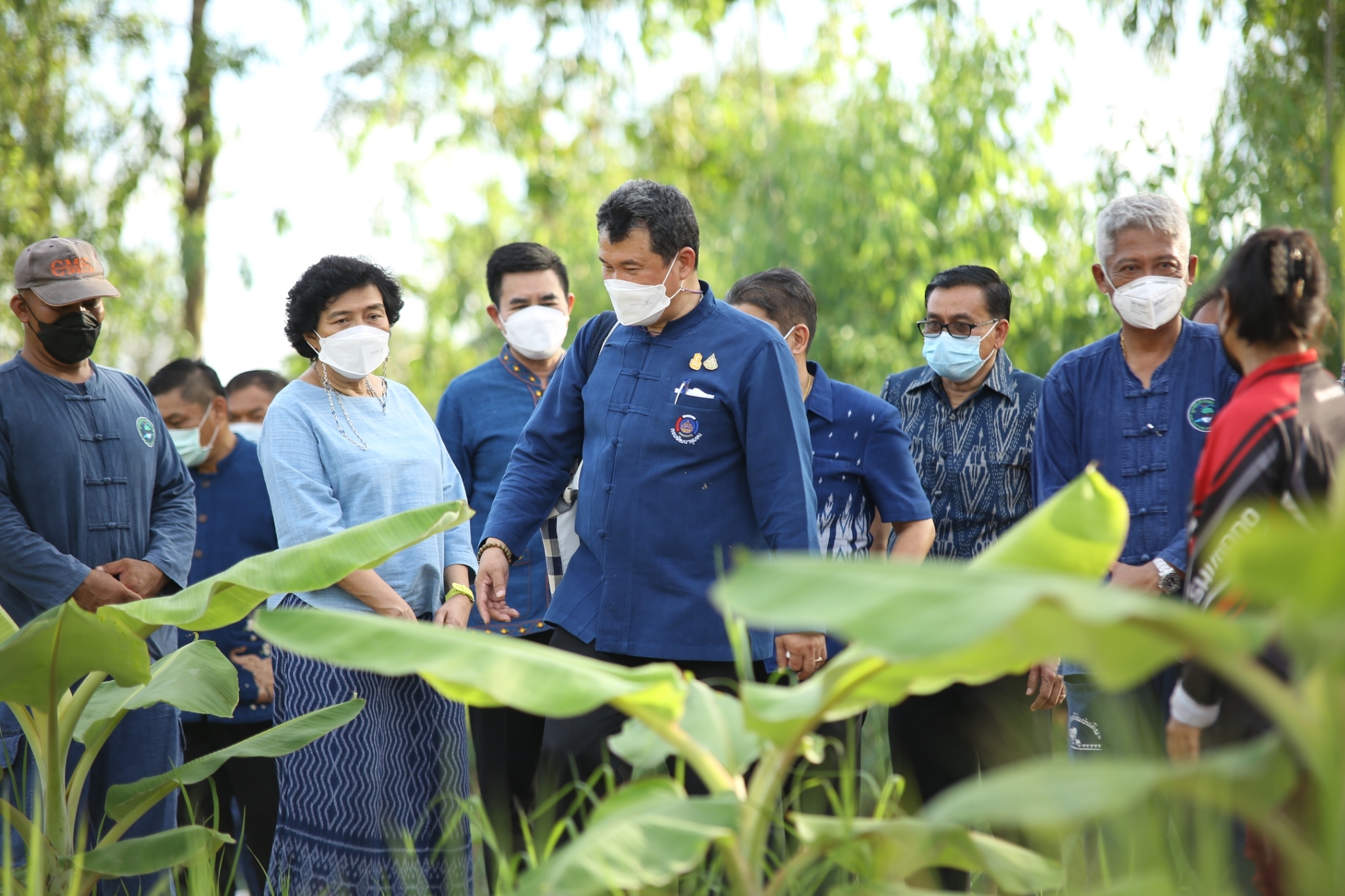 อธิบดี พช. และประธานสภาสตรีแห่งชาติ ในพระบรมราชินูปถัมภ์ เยี่ยมชมแปลง “โคก หนอง นา พช.” สกลนคร