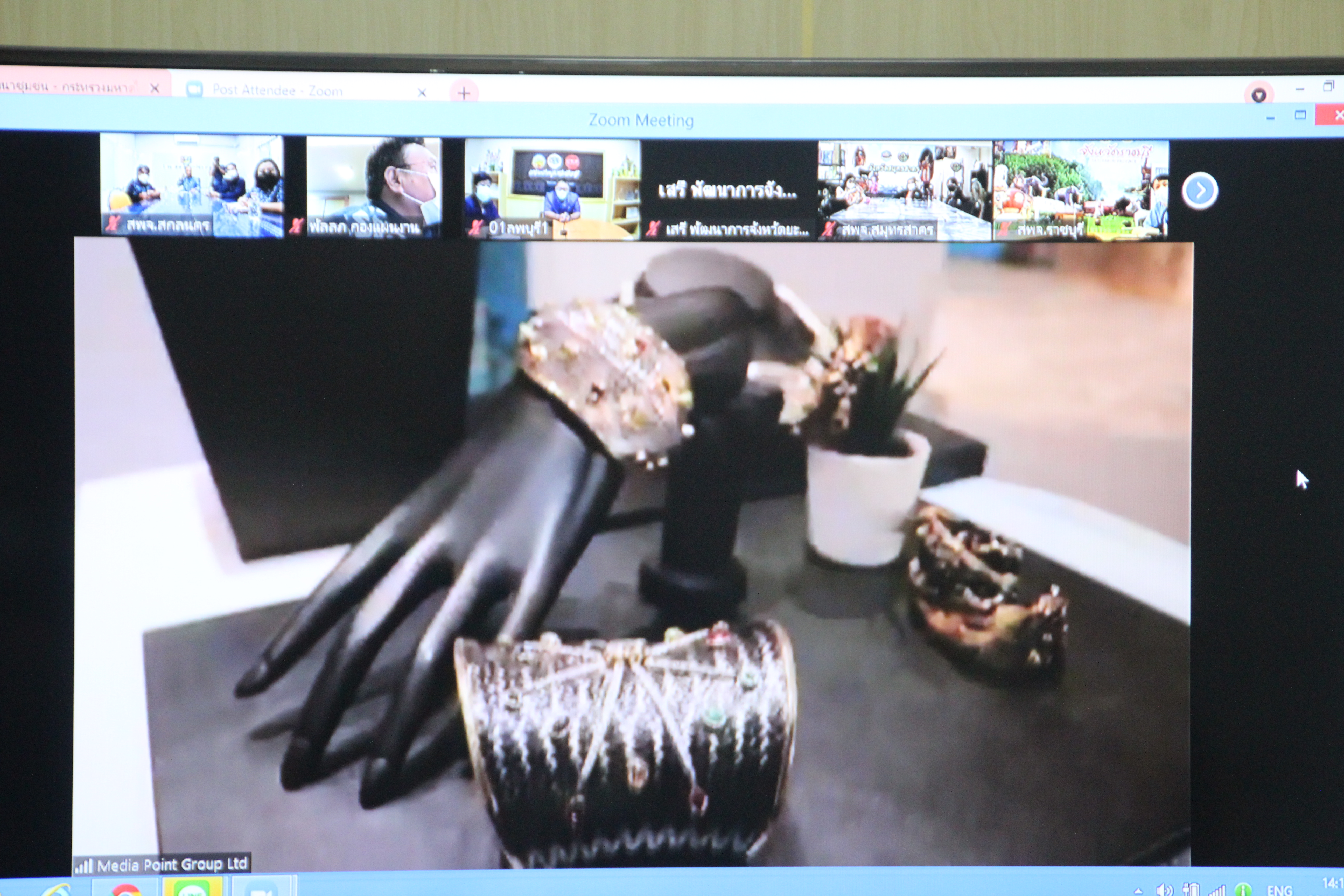 พช.สกลนคร : ร่วมพิธีเปิดงาน OTOP ศิลปาชีพประทีปไทย OTOP ก้าวไกลด้วยพระบารมี