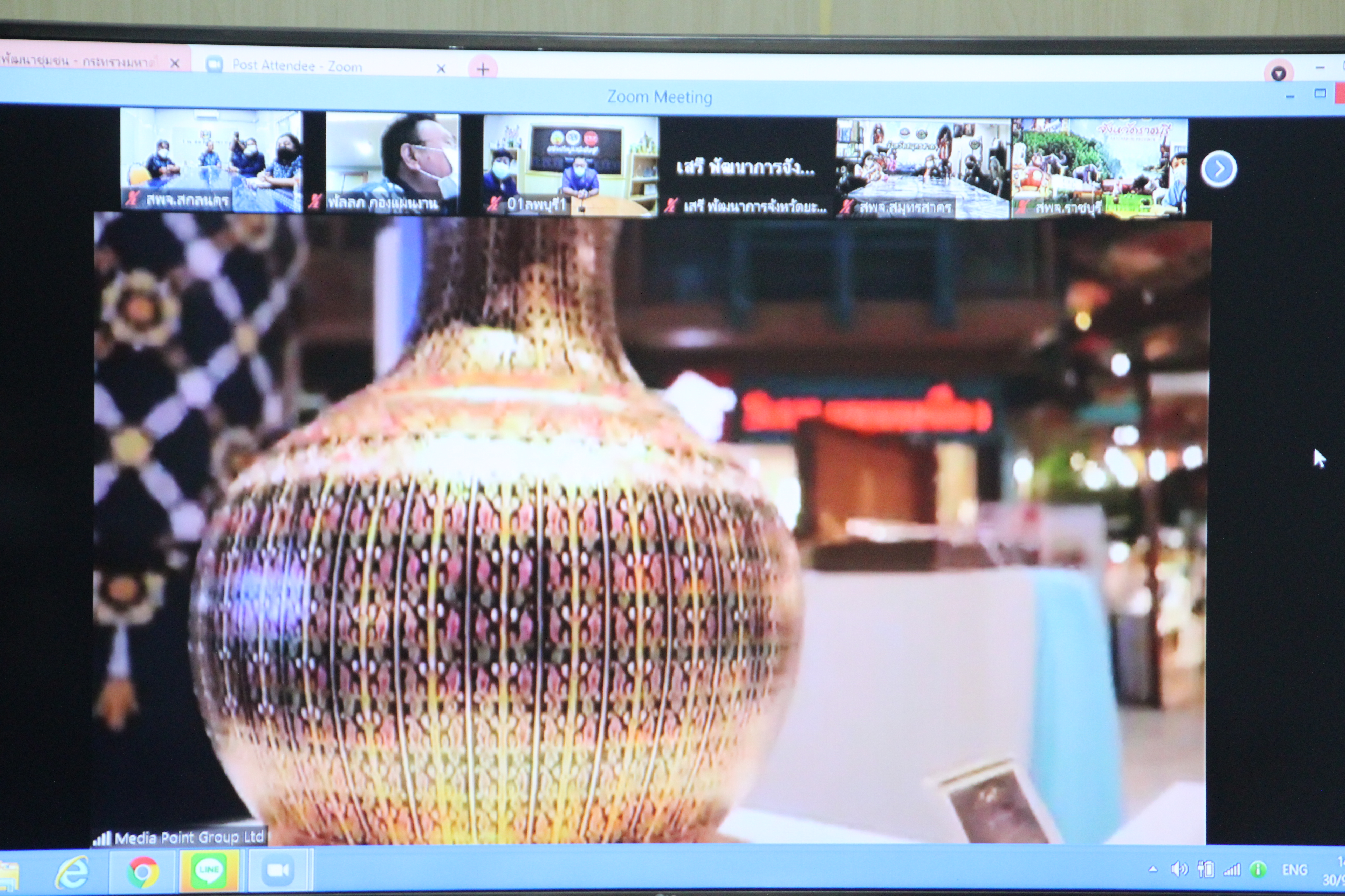 พช.สกลนคร : ร่วมพิธีเปิดงาน OTOP ศิลปาชีพประทีปไทย OTOP ก้าวไกลด้วยพระบารมี