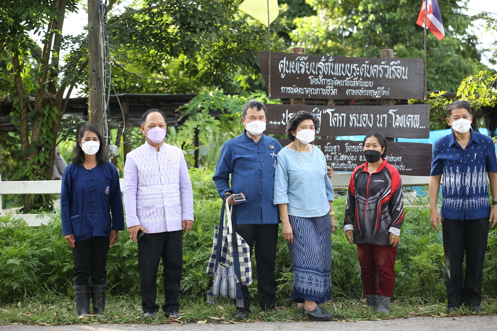 อธิบดี พช. และประธานสภาสตรีแห่งชาติ ในพระบรมราชินูปถัมภ์ เยี่ยมชมแปลง “โคก หนอง นา พช.” สกลนคร