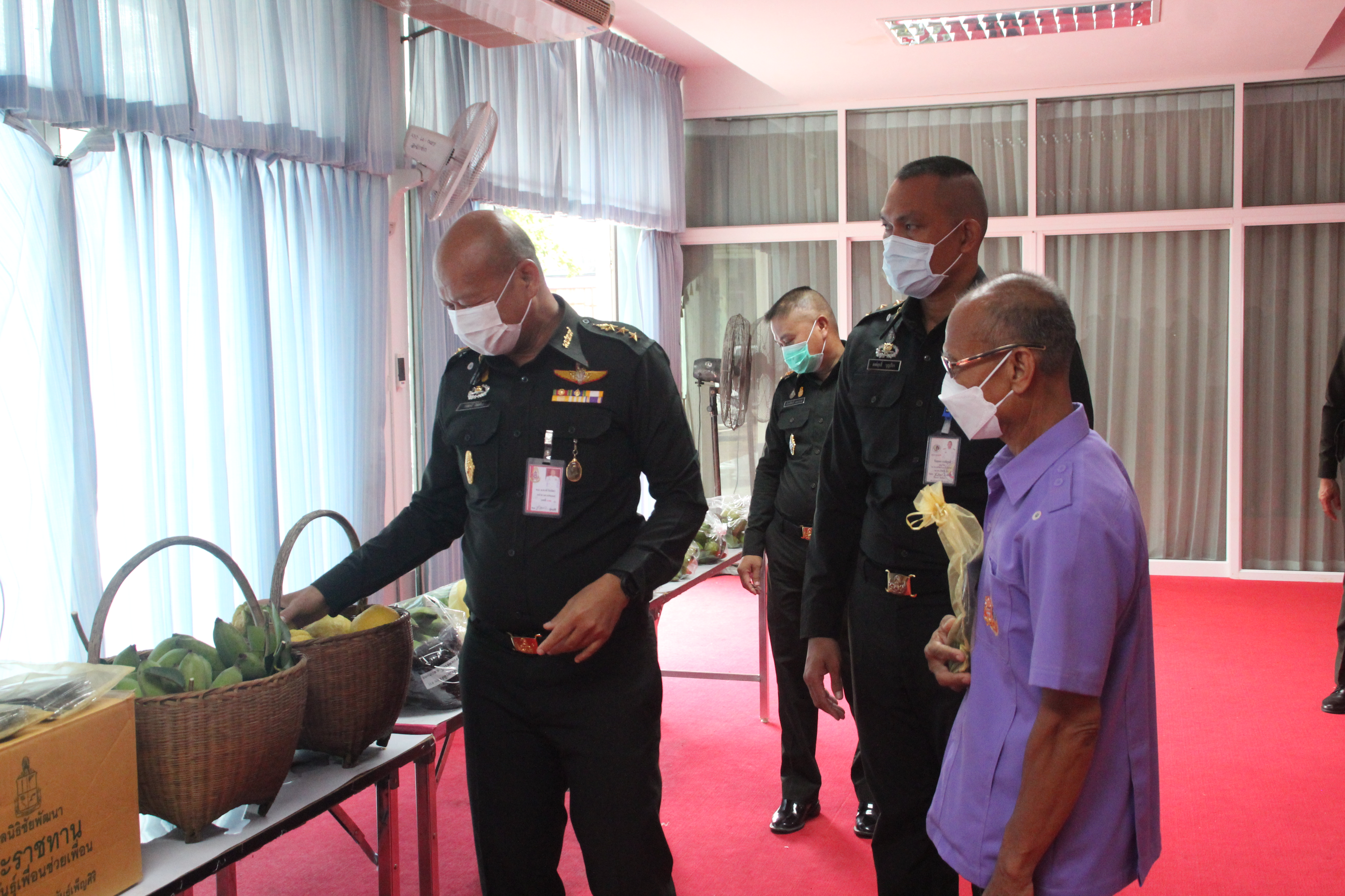 พช.สกลนคร : รับมอบเมล็ดพันธ์ผักพระราชทาน
